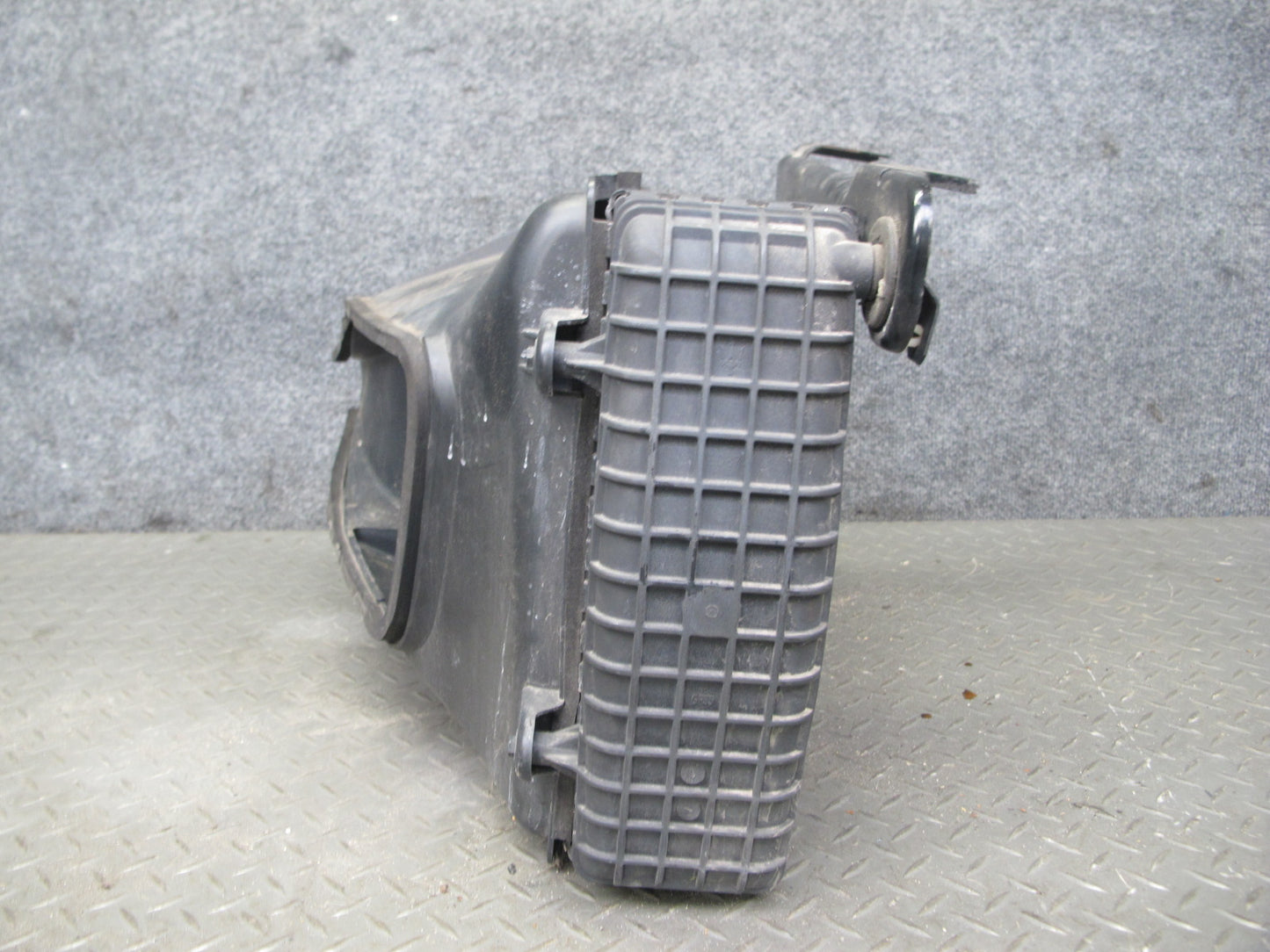 2017-2020 Maserati Levante M161 3.0L Left Intercooler w Shroud 16484793