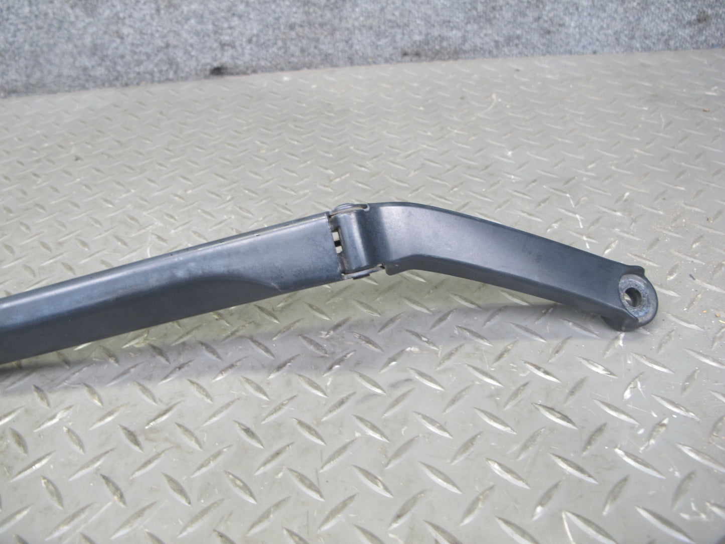 2017-2020 Maserati Levante M161 Front Windshield Left & Right Wiper Arm Set of 2