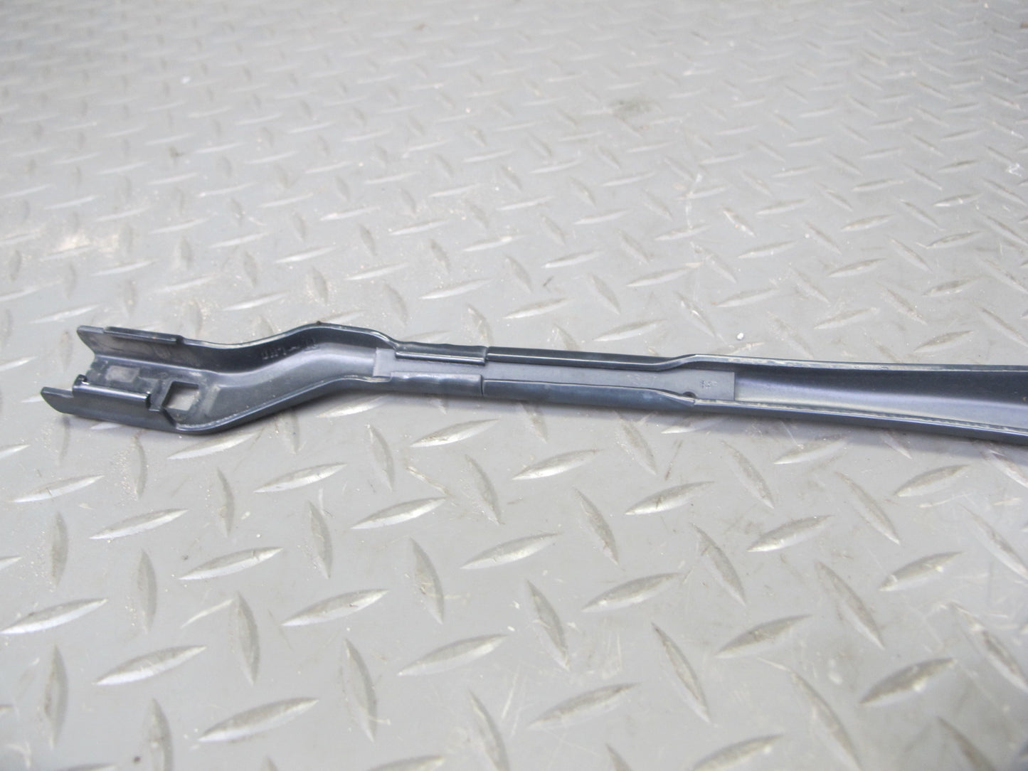 2017-2020 Maserati Levante M161 Front Windshield Left & Right Wiper Arm Set of 2