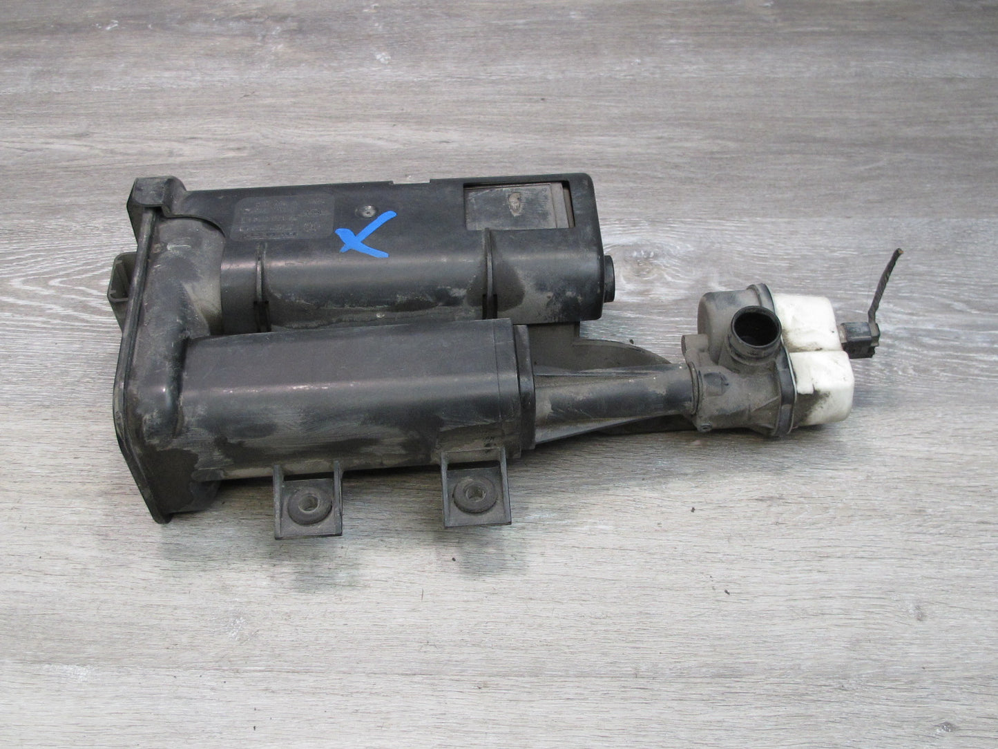 07-13 Mini R55 R56 R58 R59 R57 Fuel Evap Vapor Charcoal Canister w Leak Pump OEM