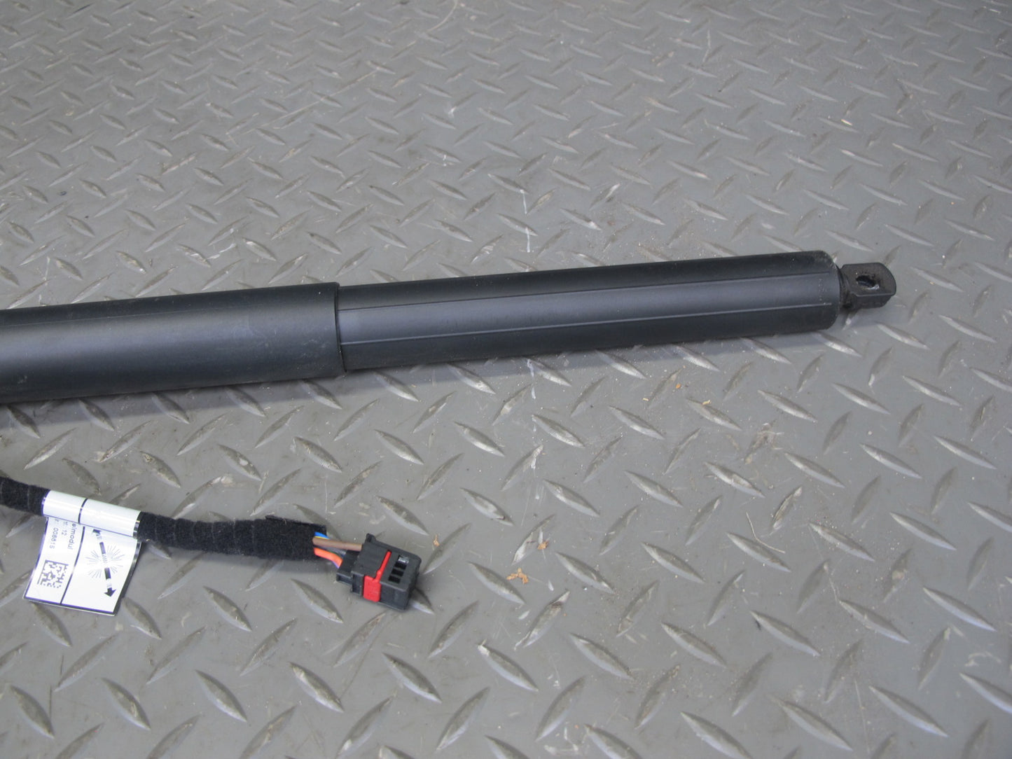 2017-2020 Maserati Levante M161 Rear Trunk Lid Liftgate Shock Strut Set of 2