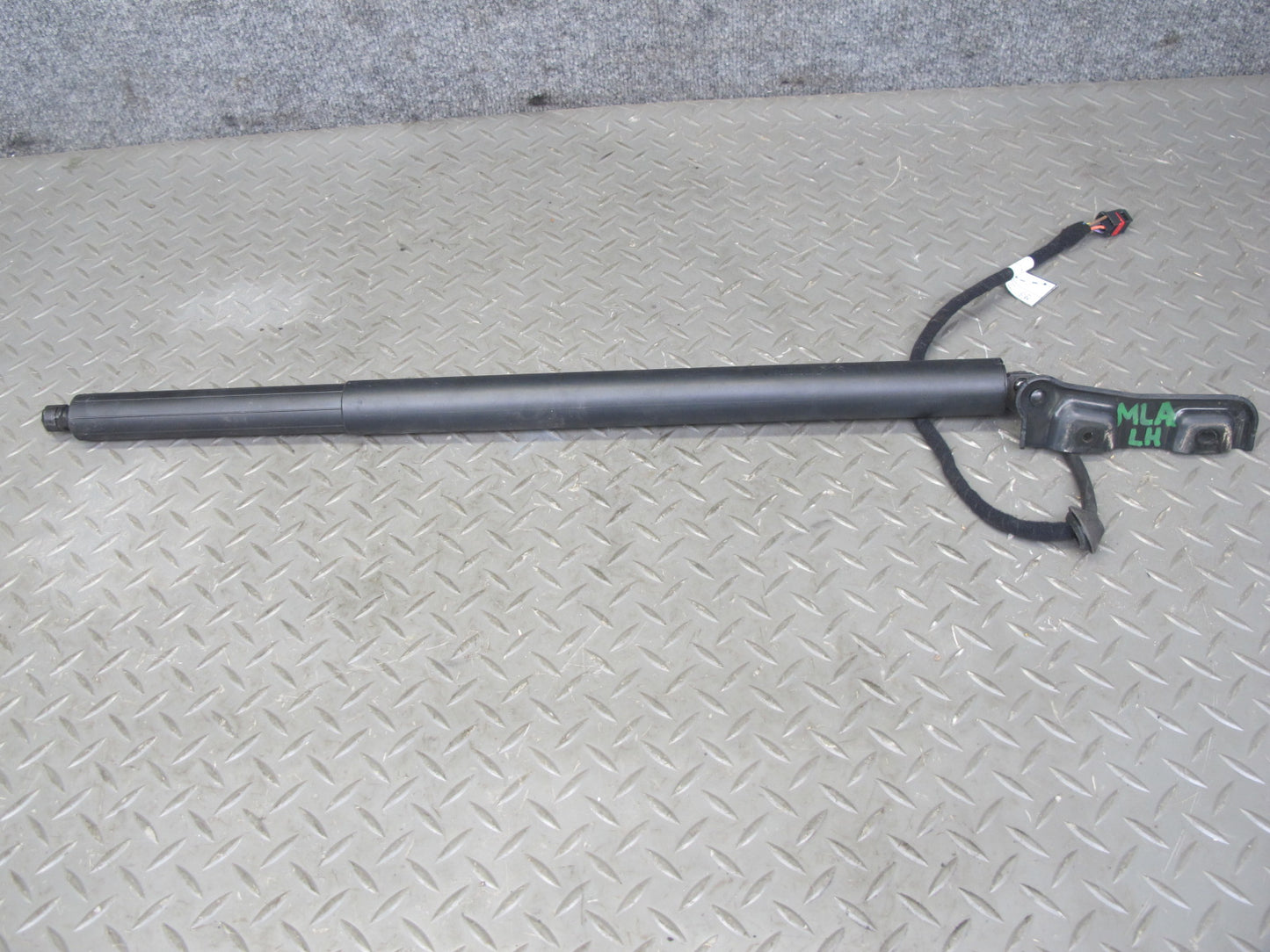 2017-2020 Maserati Levante M161 Rear Trunk Lid Liftgate Shock Strut Set of 2