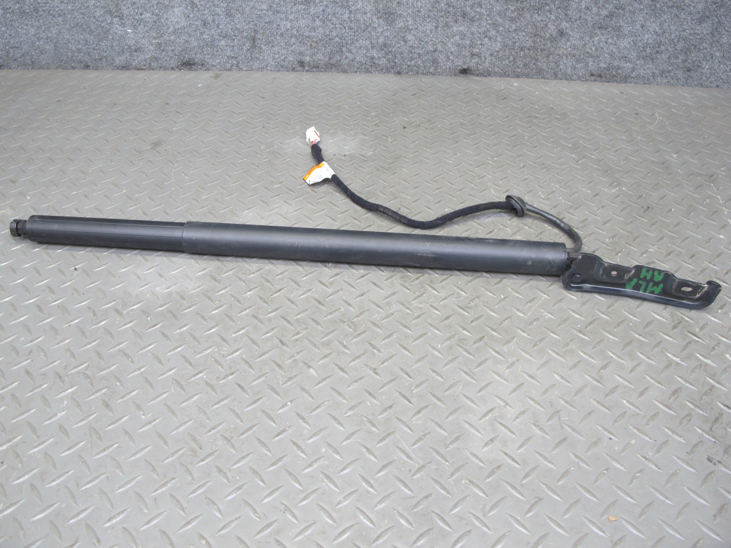 2017-2020 Maserati Levante M161 Rear Trunk Lid Liftgate Shock Strut Set of 2