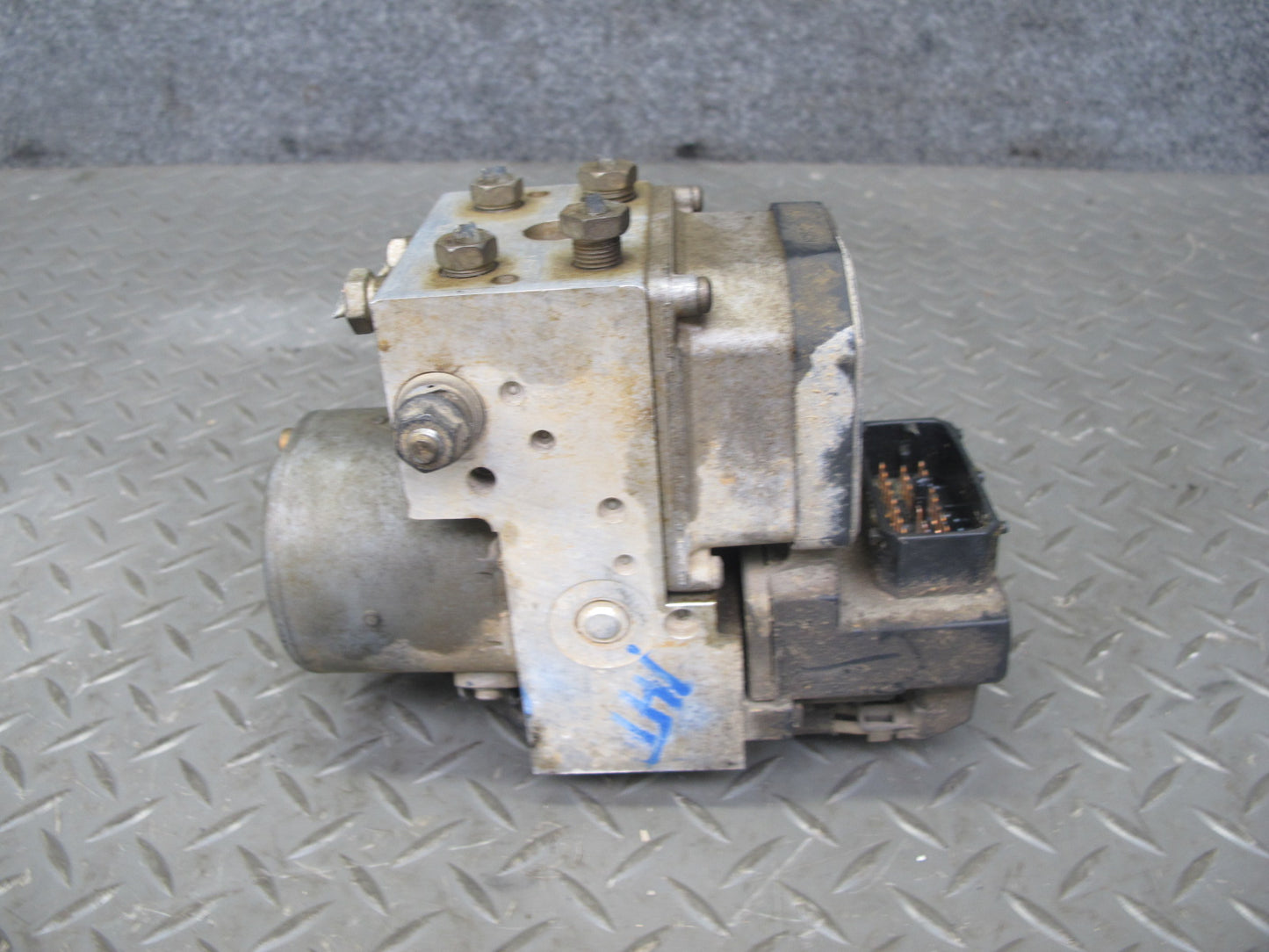 2003-2007 Hummer H2 ABS Anti Lock Brake Actuator Pump Motor Unit Module