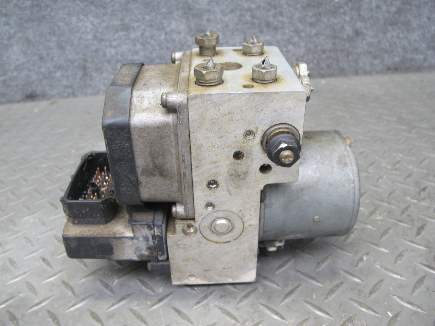 2003-2007 Hummer H2 ABS Anti Lock Brake Actuator Pump Motor Unit Module
