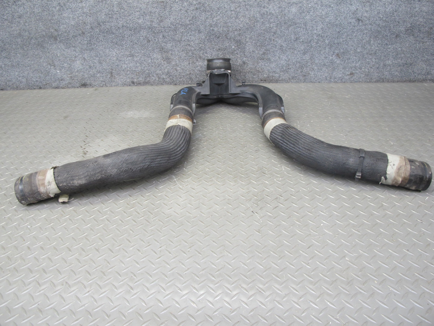 2017-2020 Maserati Levante M161 3.0L Center Air Intake Duct w Hoses & Sensor