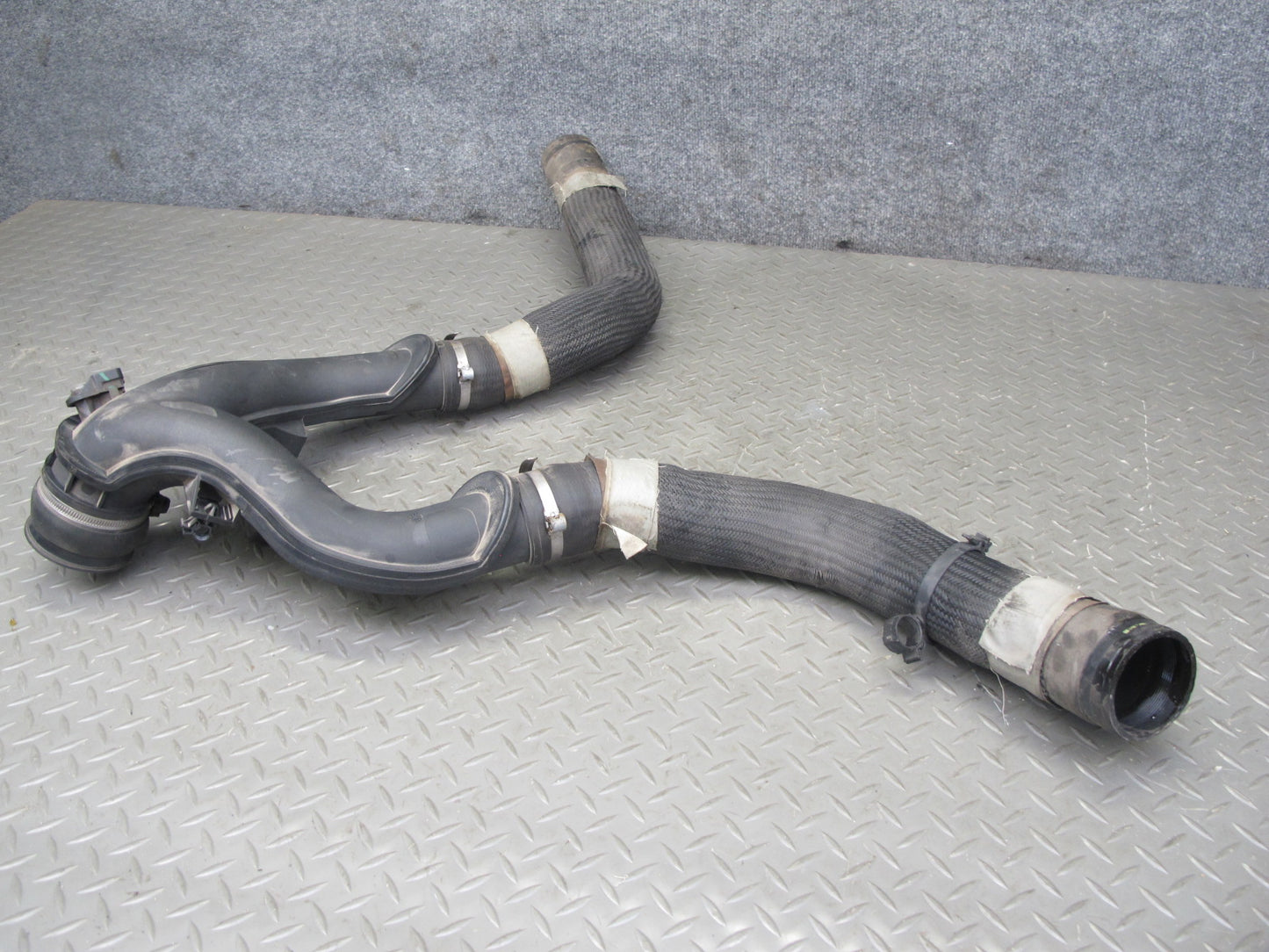 2017-2020 Maserati Levante M161 3.0L Center Air Intake Duct w Hoses & Sensor