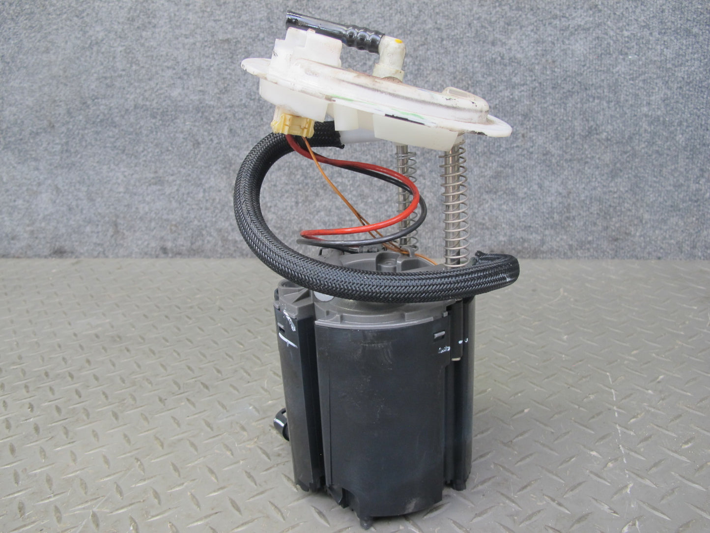 2017-2020 Maserati Levante M161 3.0L Fuel Pump Level Sensor Sending Unit Set