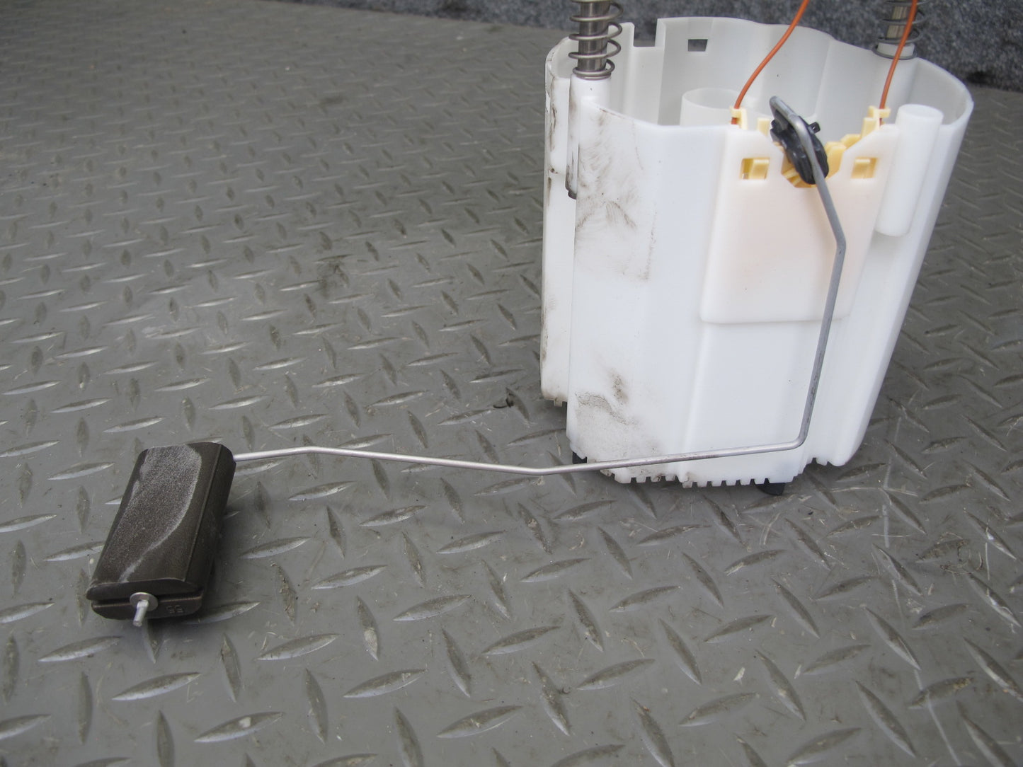 2017-2020 Maserati Levante M161 3.0L Fuel Pump Level Sensor Sending Unit Set