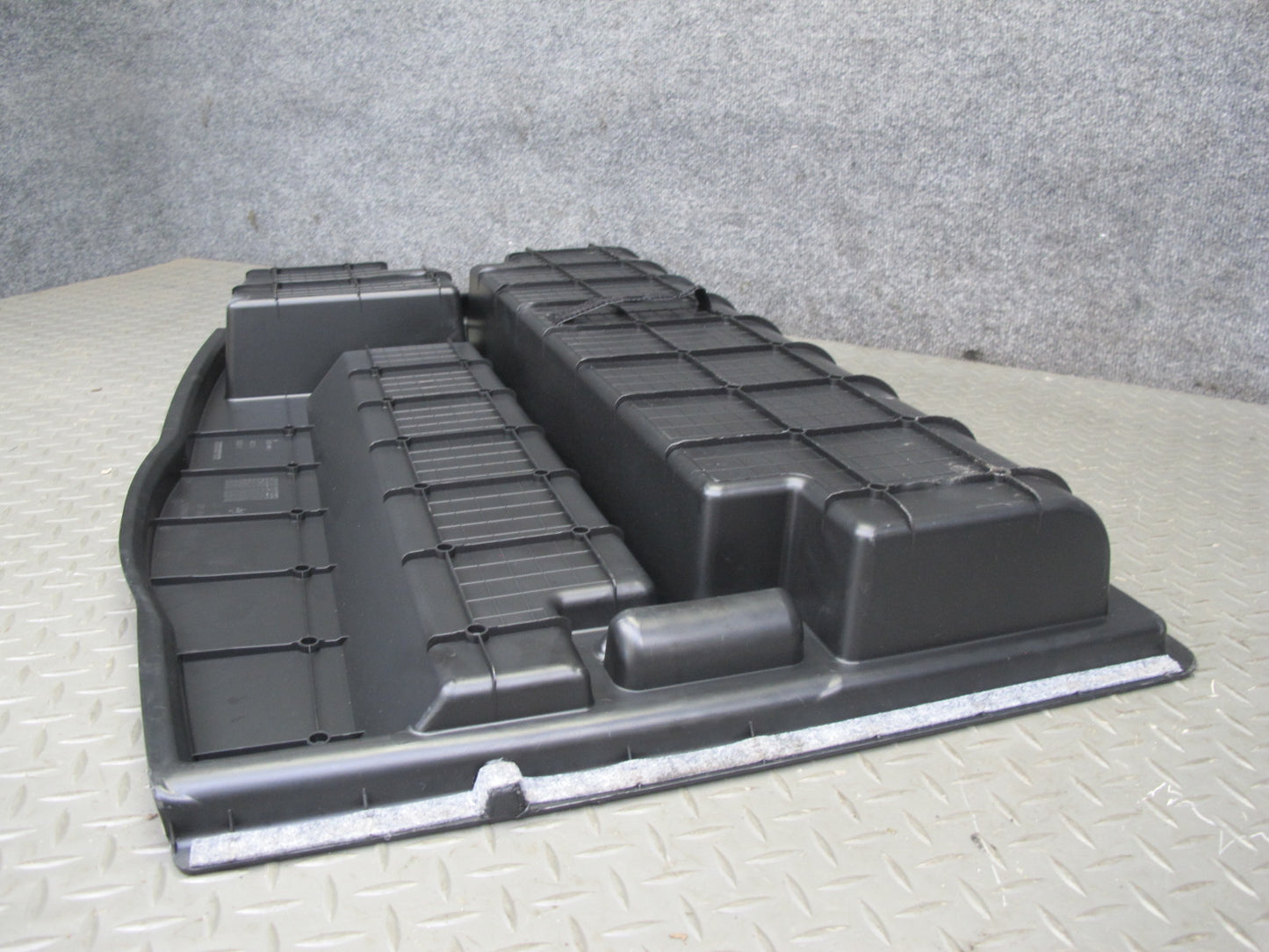 2017-2020 Maserati Levante M161 Rear Trunk Floor Panel Cover w Tray Storage