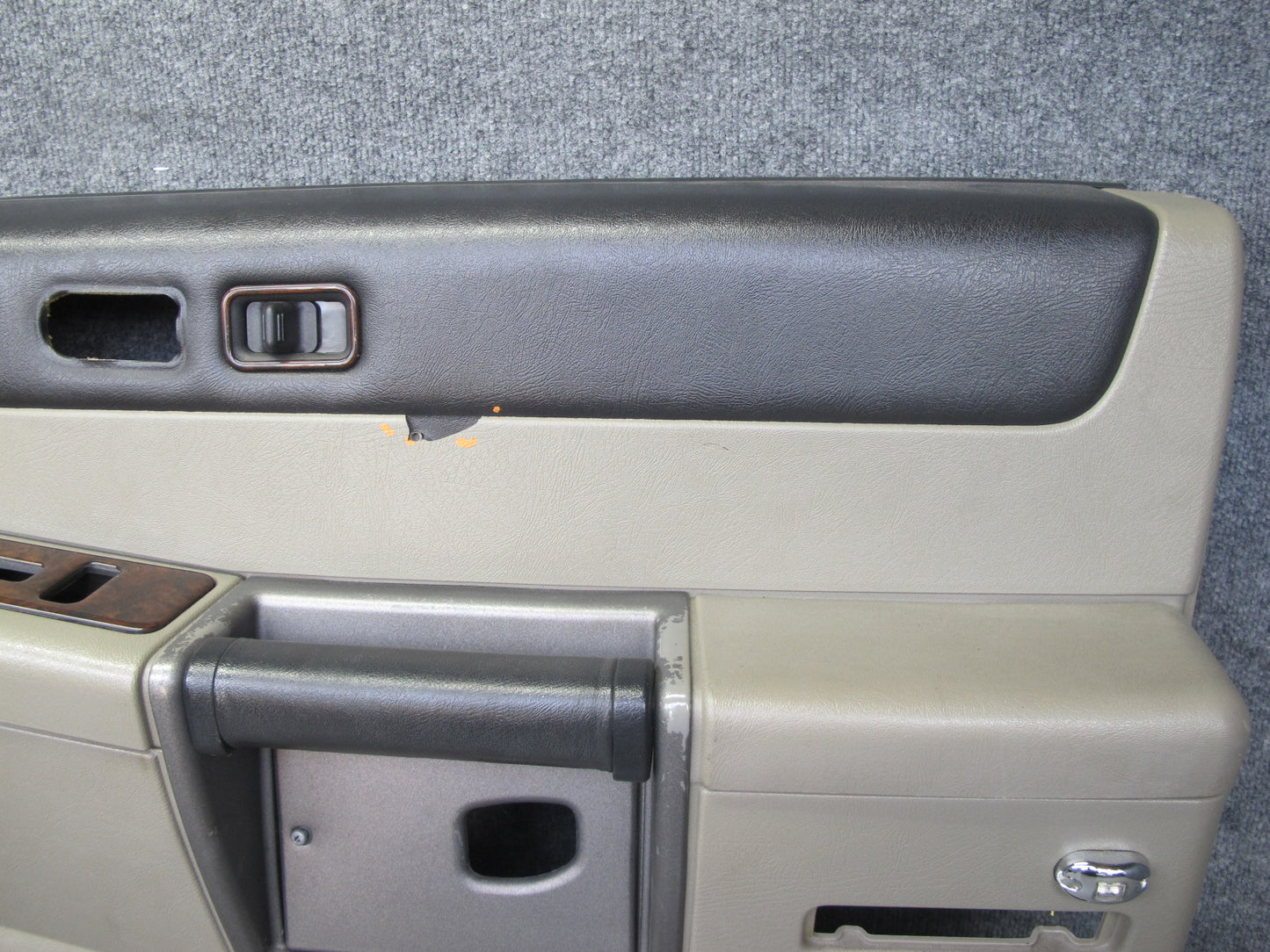 2003-2004 Hummer H2 Front Right Passenger Side Interior Door Panel Trim