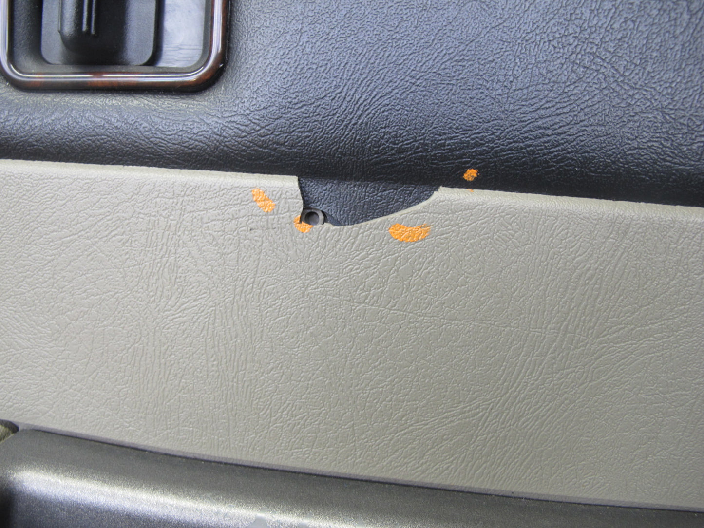 2003-2004 Hummer H2 Front Right Passenger Side Interior Door Panel Trim