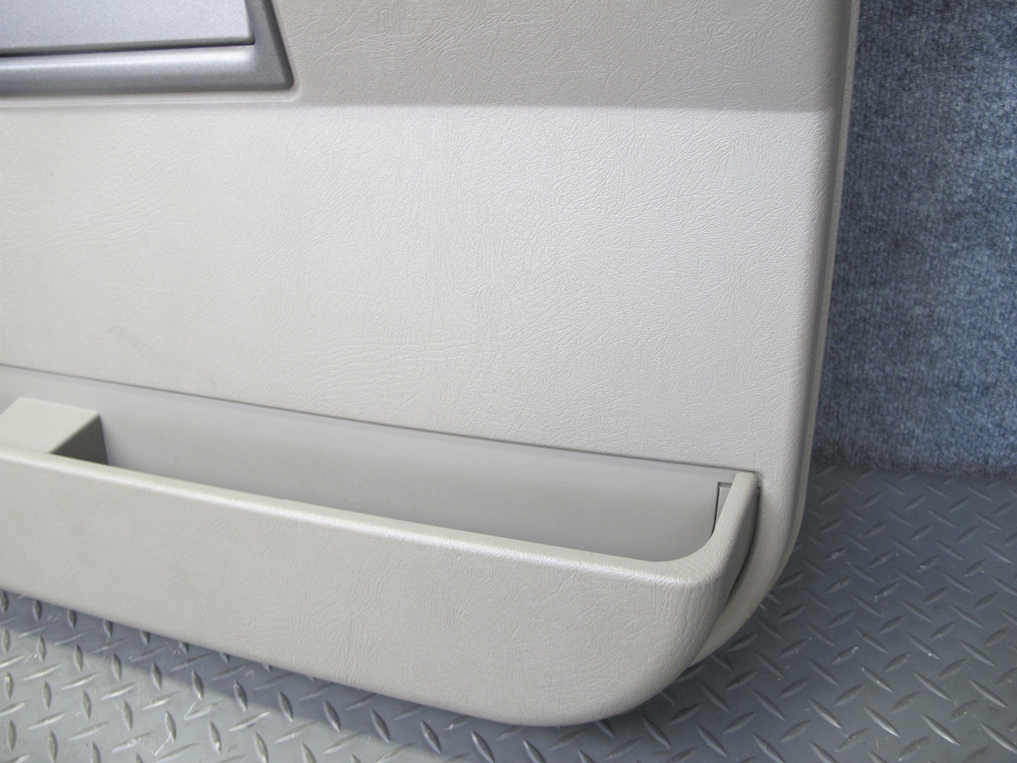 2003-2004 Hummer H2 Front Right Passenger Side Interior Door Panel Trim