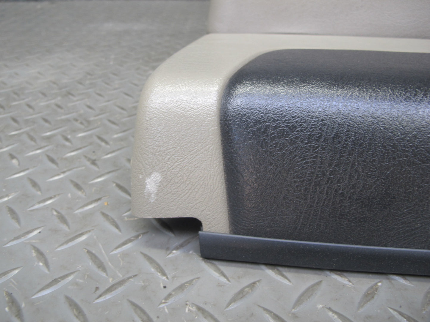 2003-2004 Hummer H2 Front Right Passenger Side Interior Door Panel Trim