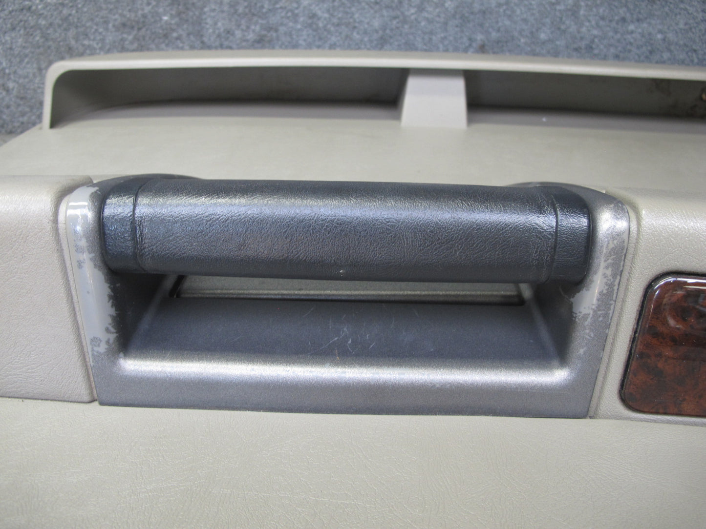 2003-2004 Hummer H2 Front Right Passenger Side Interior Door Panel Trim