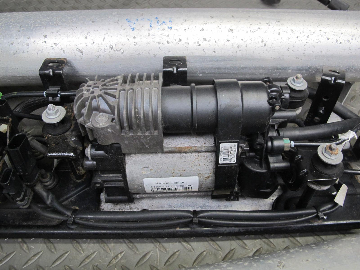 2017-2020 Maserati Levante M161 Air Suspension Compressor Pump w Reservoirs