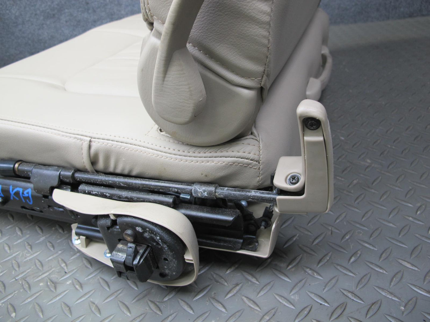 2004-2005 Lexus LX470 Rear Third 3RD ROW Left Right Leather Ivory Seat Set of 2