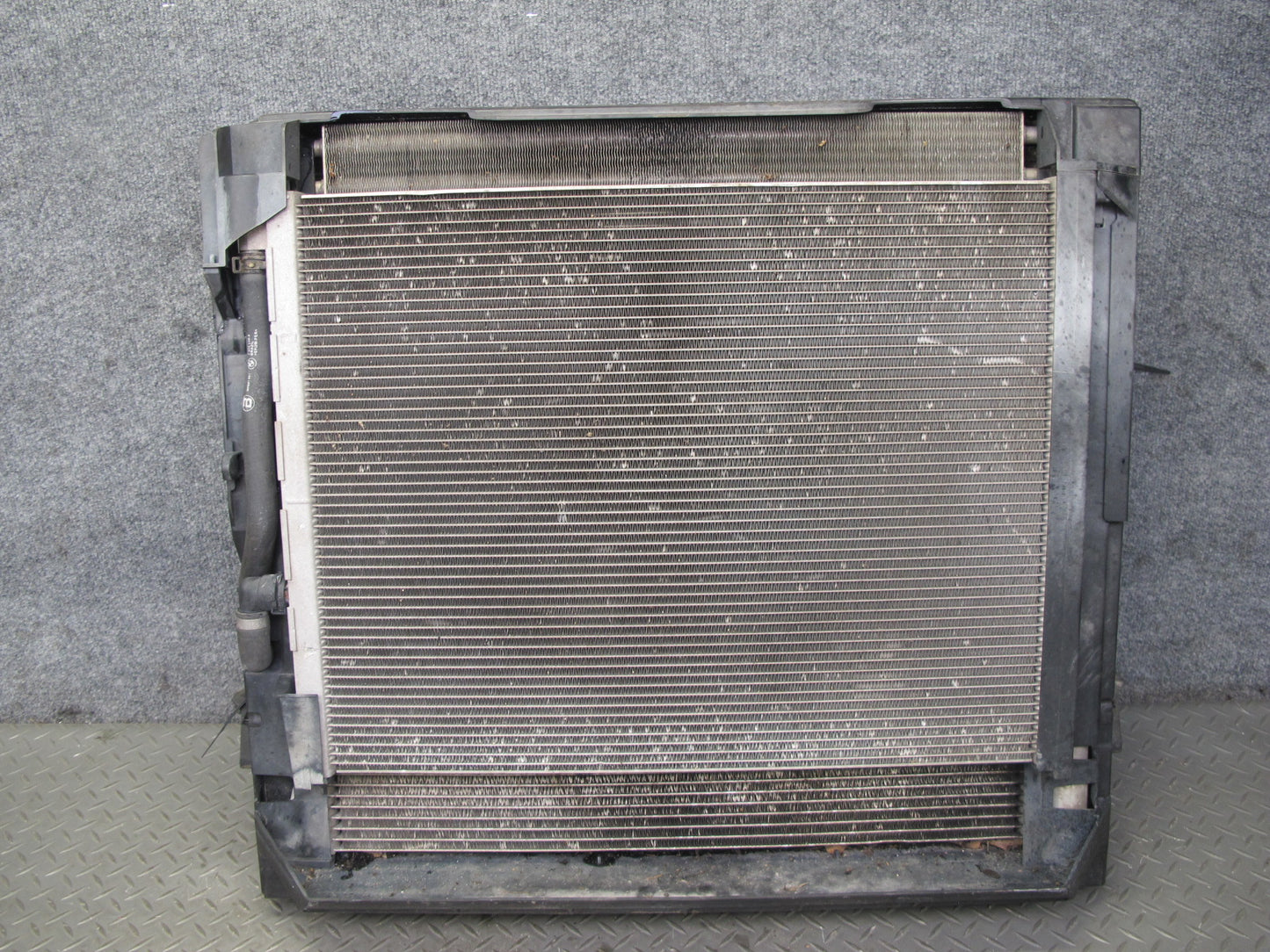 08-14 BMW E70 E71 E72 X5 X6 N63 Engine Cooling Radiator Condenser W/ Fan Shroud