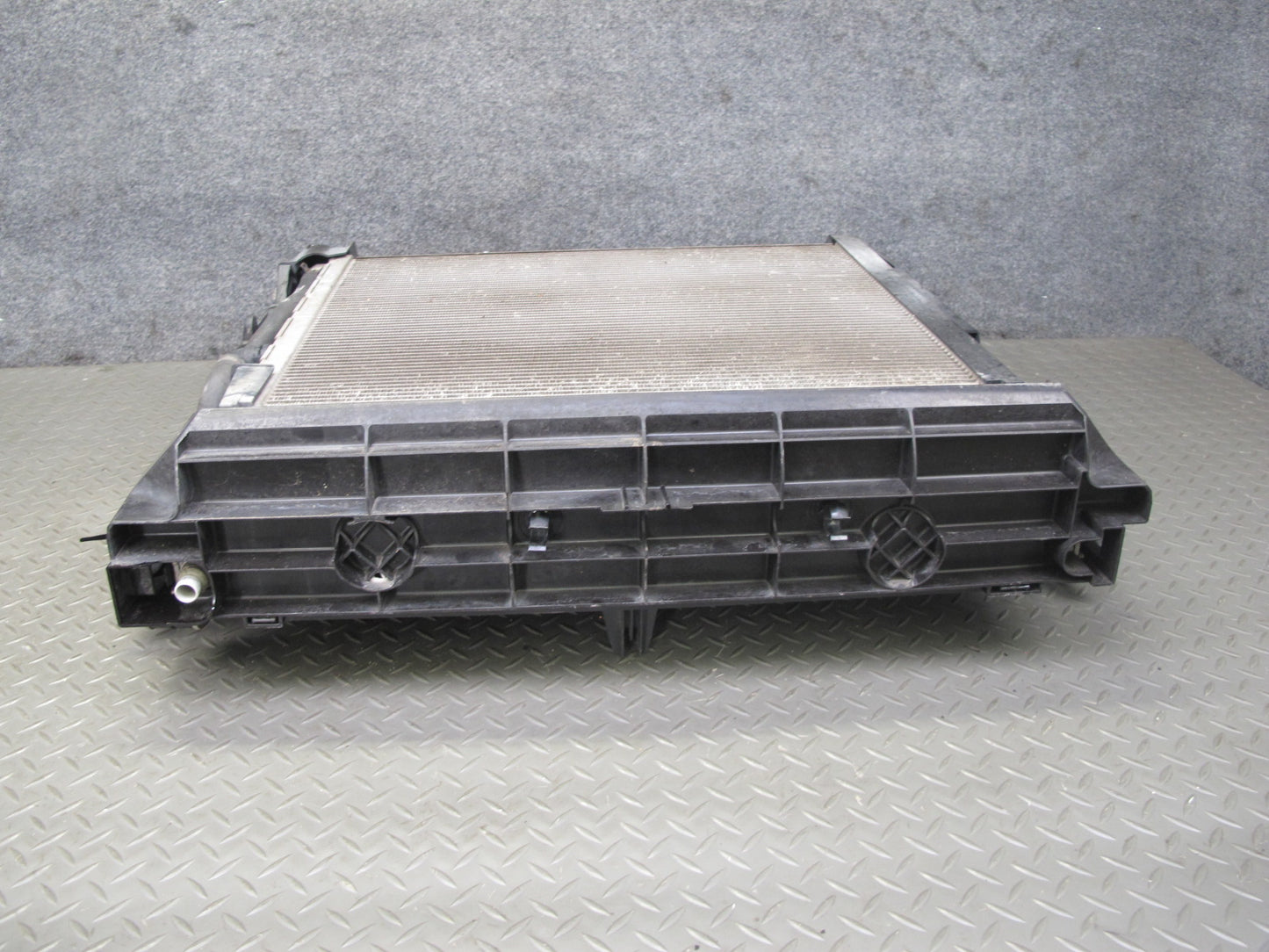 08-14 BMW E70 E71 E72 X5 X6 N63 Engine Cooling Radiator Condenser W/ Fan Shroud