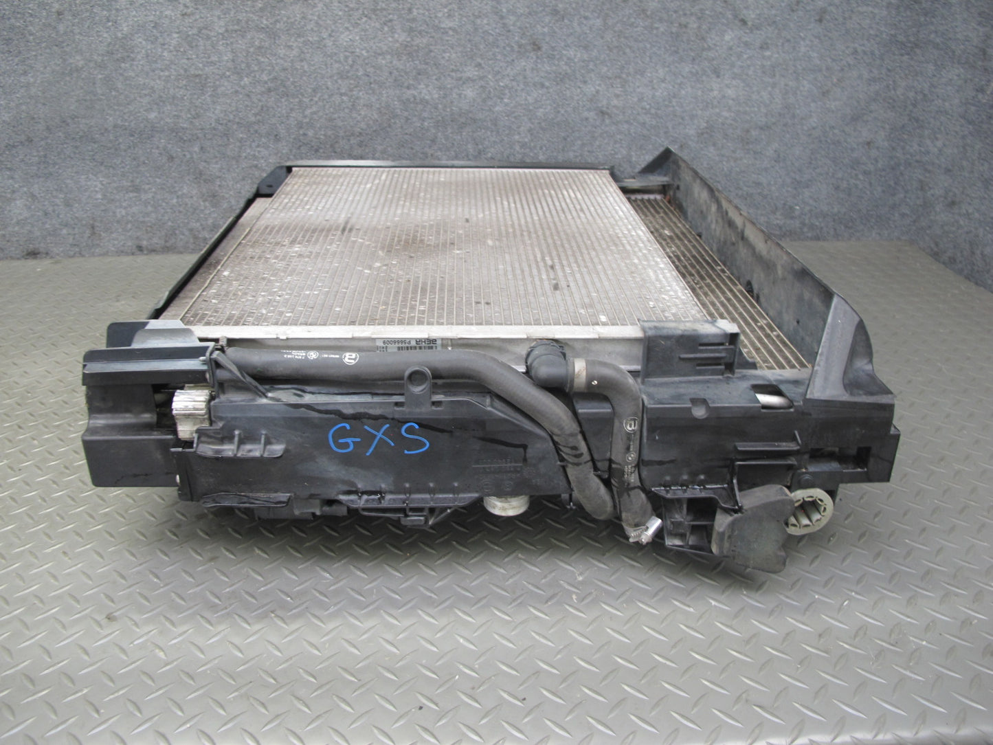08-14 BMW E70 E71 E72 X5 X6 N63 Engine Cooling Radiator Condenser W/ Fan Shroud