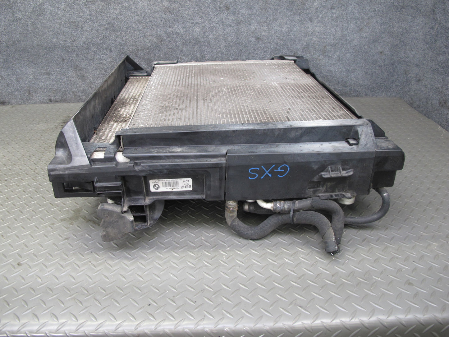 08-14 BMW E70 E71 E72 X5 X6 N63 Engine Cooling Radiator Condenser W/ Fan Shroud