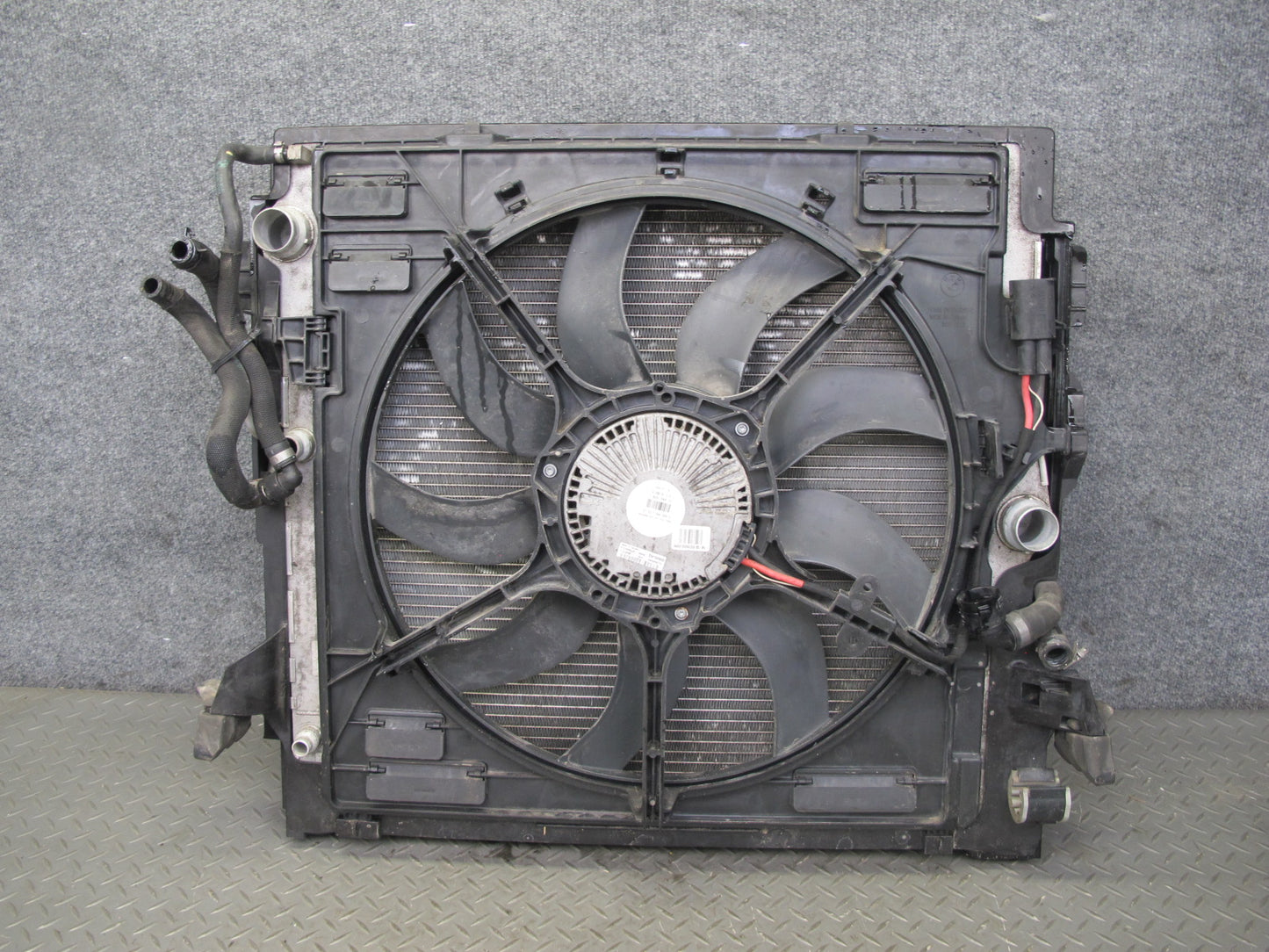 08-14 BMW E70 E71 E72 X5 X6 N63 Engine Cooling Radiator Condenser W/ Fan Shroud