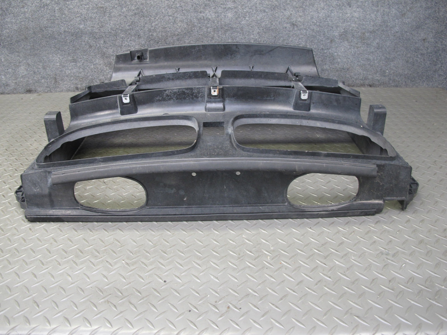 08-14 BMW E71 E72 X6 Engine Air Duct Radiator Core Support Shroud Frame Cover