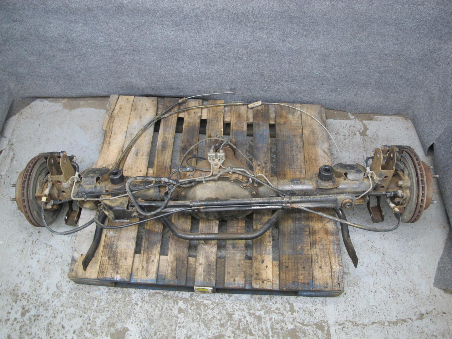 2003-2005 Hummer H2 AWD 6.0 Rear Axle Differential W/ Caliper & Axle Shafts 4.10