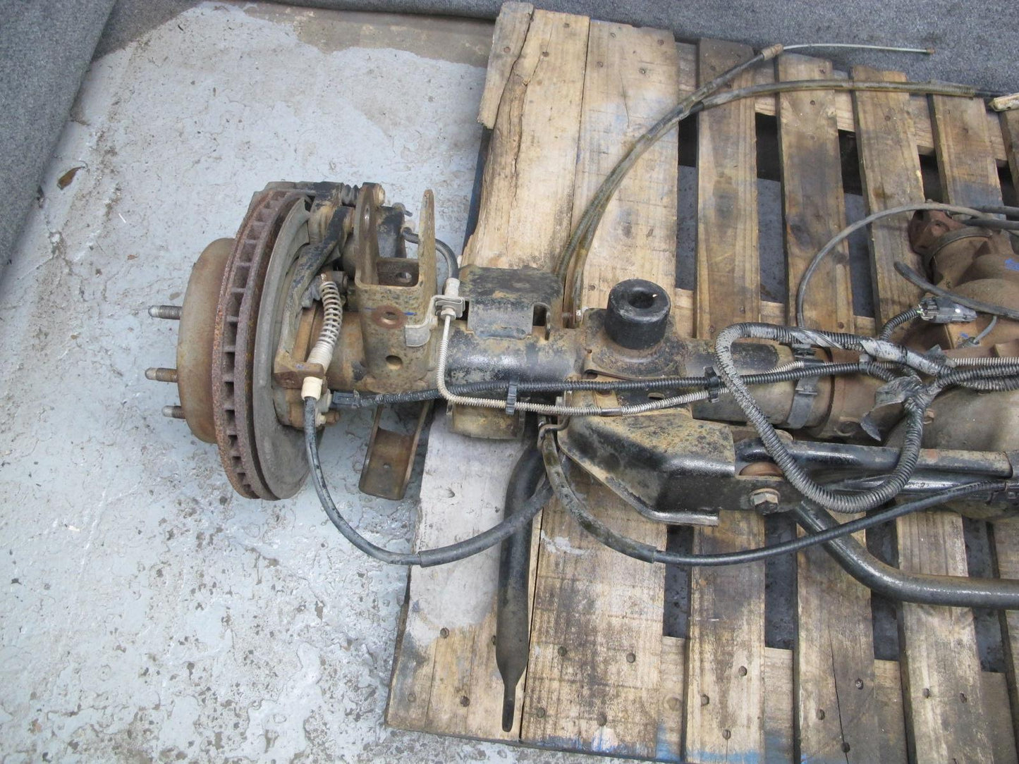 2003-2005 Hummer H2 AWD 6.0 Rear Axle Differential W/ Caliper & Axle Shafts 4.10