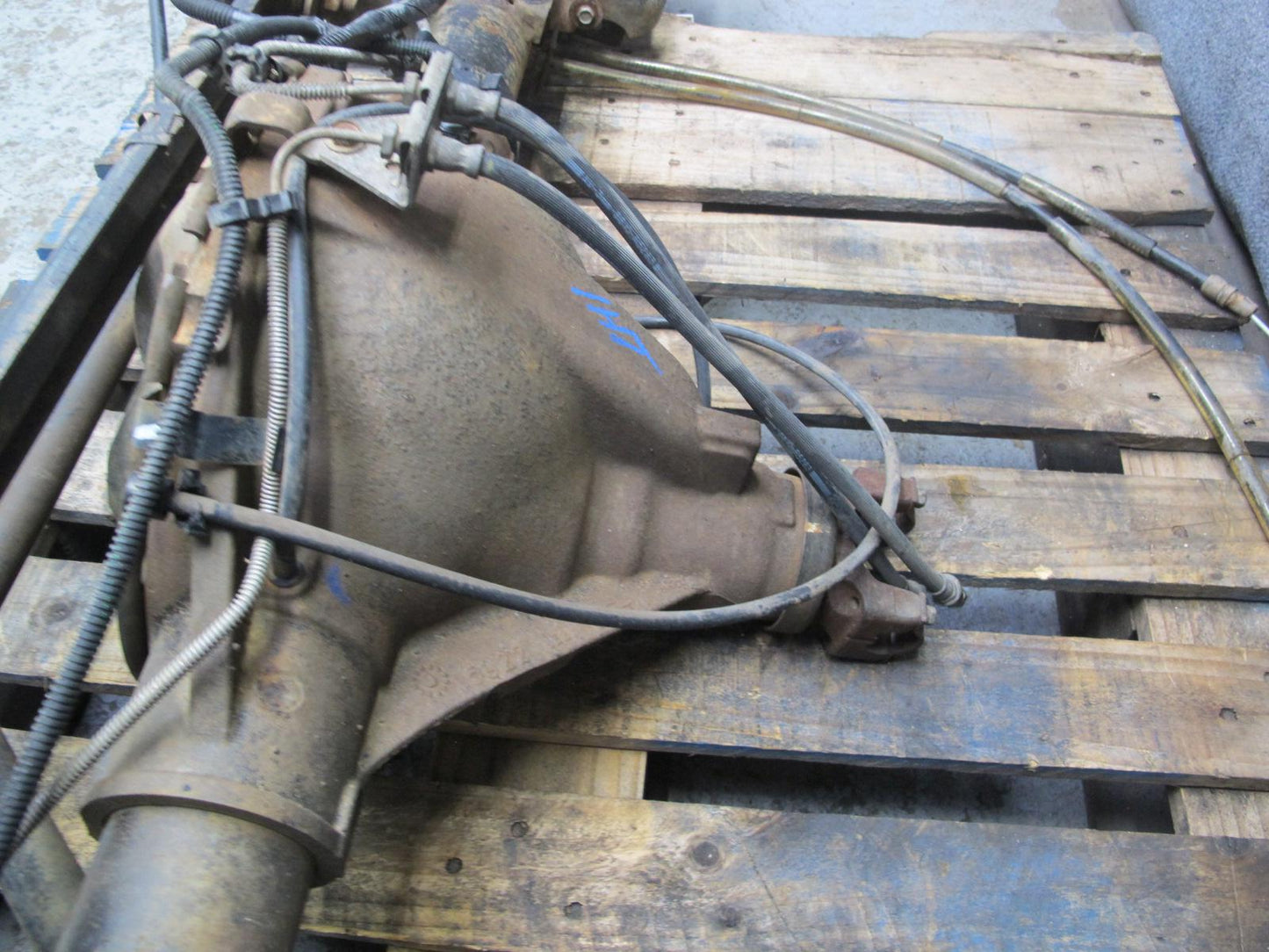 2003-2005 Hummer H2 AWD 6.0 Rear Axle Differential W/ Caliper & Axle Shafts 4.10