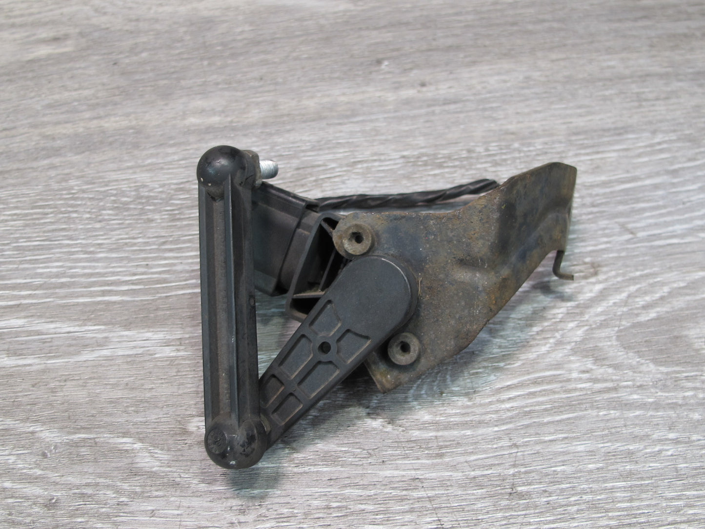 2008-2014 BMW E71 E72 X6 Front Headlight Suspension Height Level Sensor 6785205