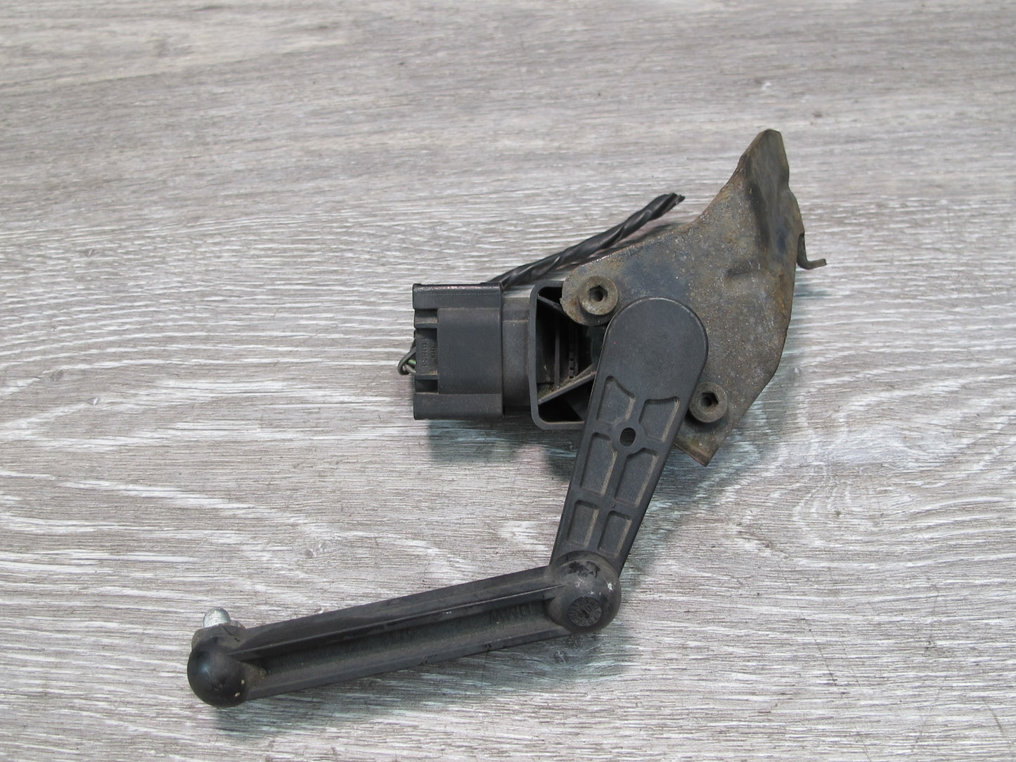 2008-2014 BMW E71 E72 X6 Front Headlight Suspension Height Level Sensor 6785205