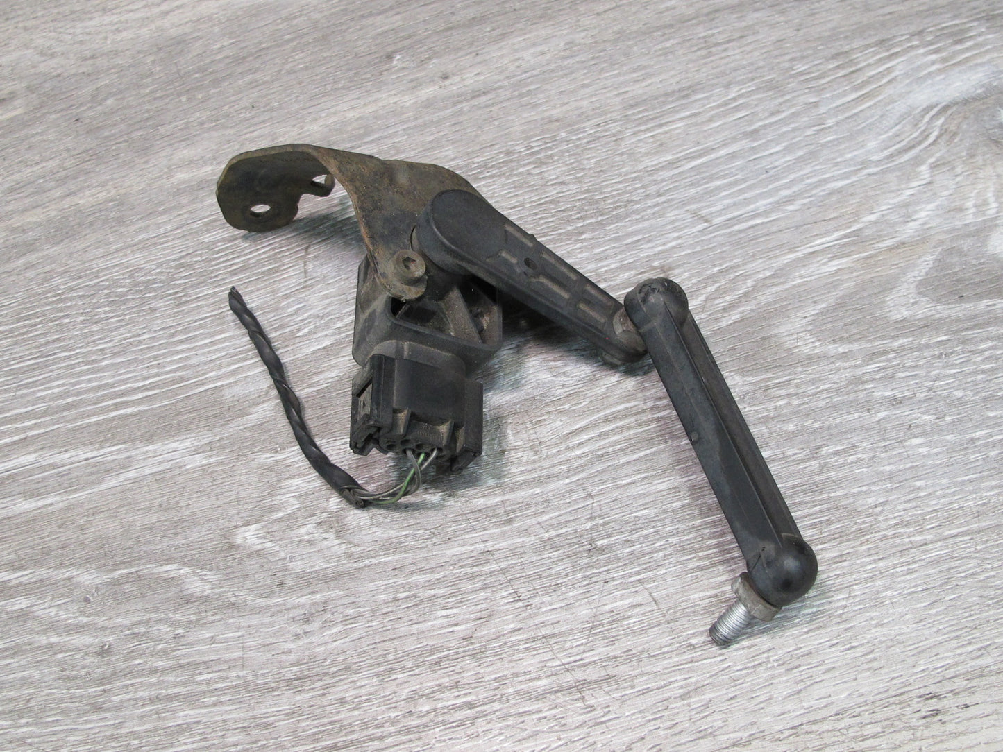 2008-2014 BMW E71 E72 X6 Front Headlight Suspension Height Level Sensor 6785205