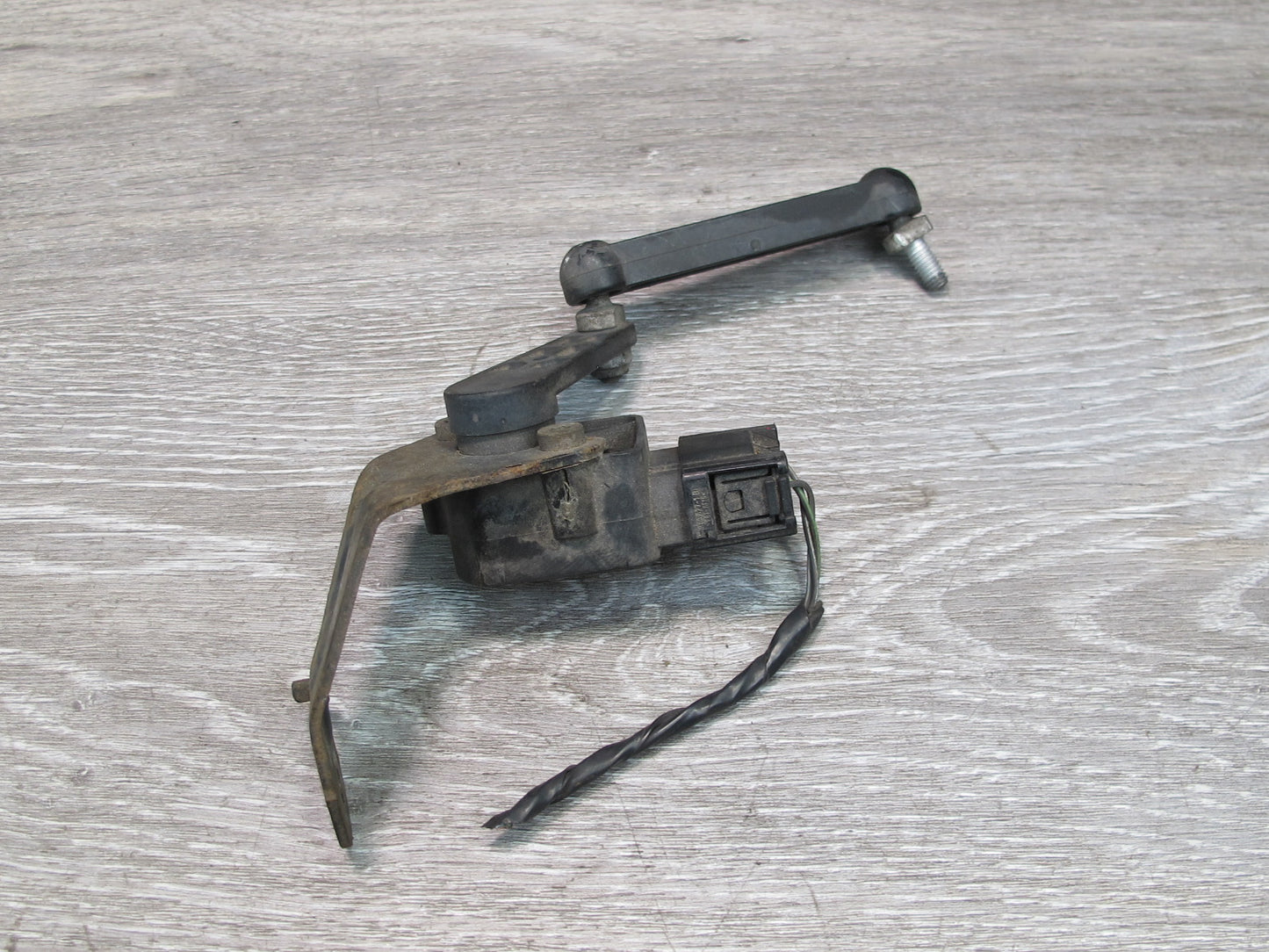 2008-2014 BMW E71 E72 X6 Front Headlight Suspension Height Level Sensor 6785205