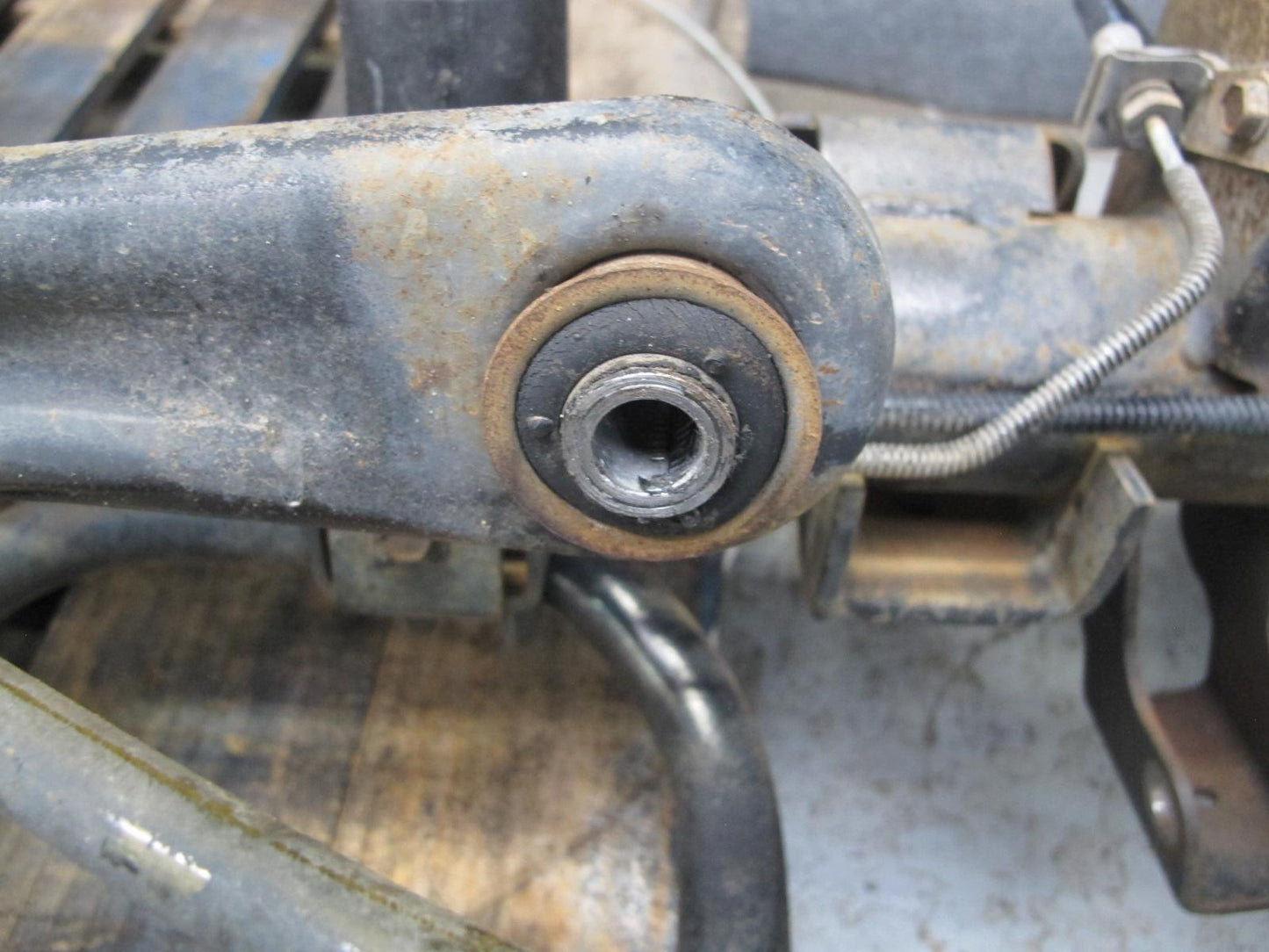 2003-2005 Hummer H2 AWD 6.0 Rear Axle Differential W/ Caliper & Axle Shafts 4.10