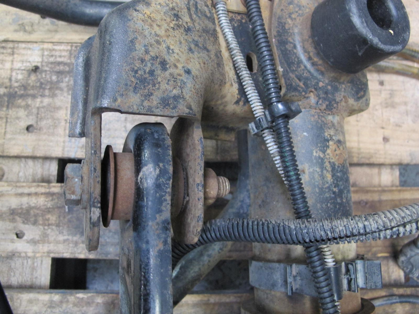 2003-2005 Hummer H2 AWD 6.0 Rear Axle Differential W/ Caliper & Axle Shafts 4.10