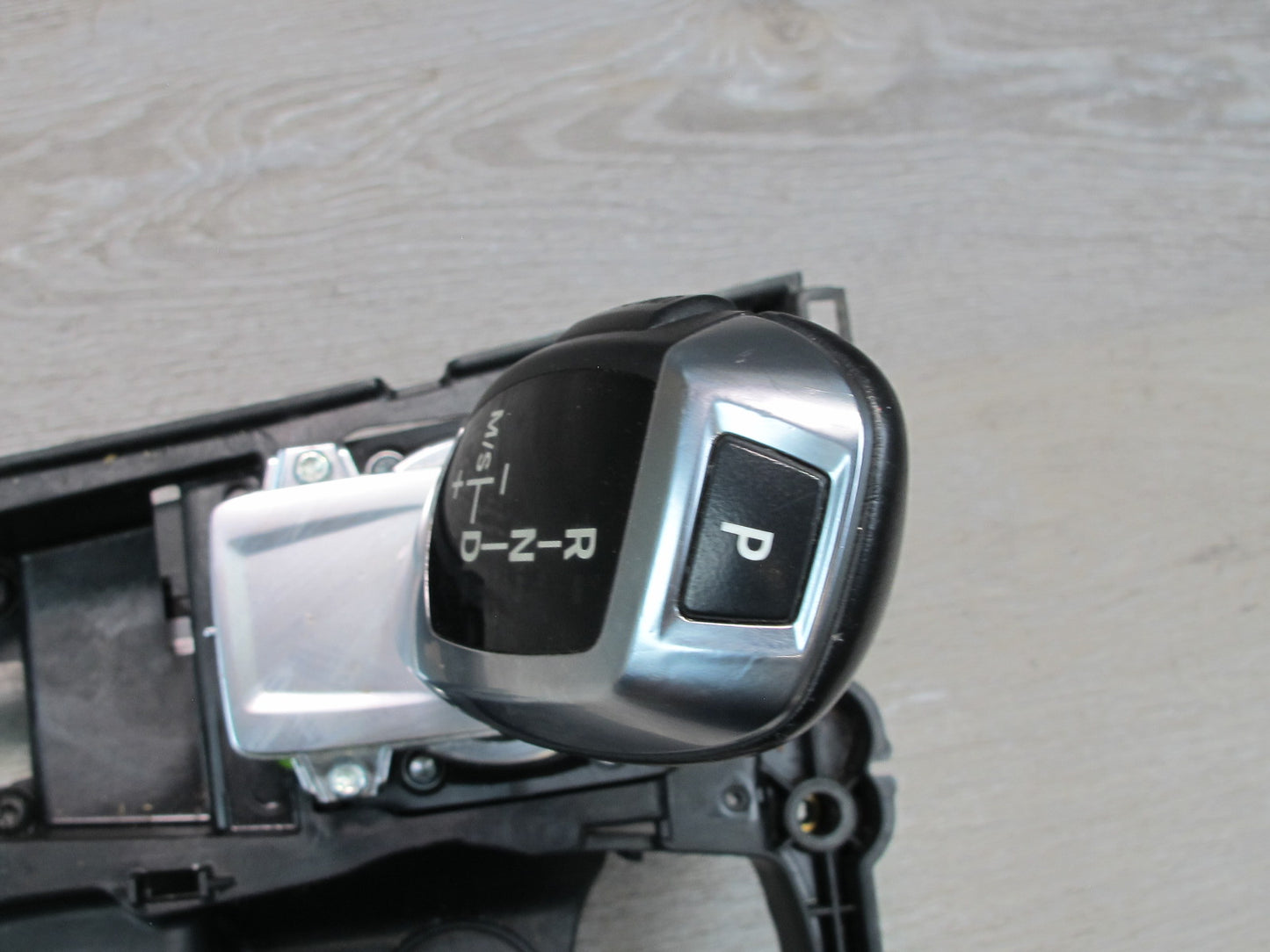 2010-2011 BMW E71 E72 X6 A/T Automatic Transmission Gear Shift Selector Shifter