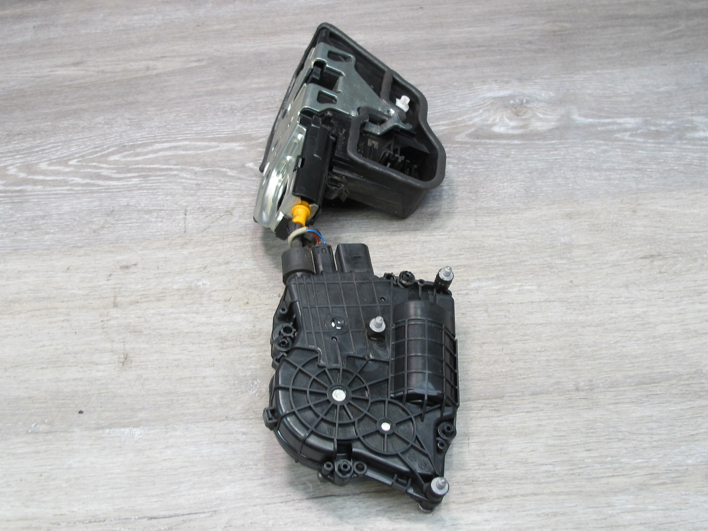 2008-2014 BMW E71 E72 X6 Rear Left Door Lock Latch Actuator w Soft Close
