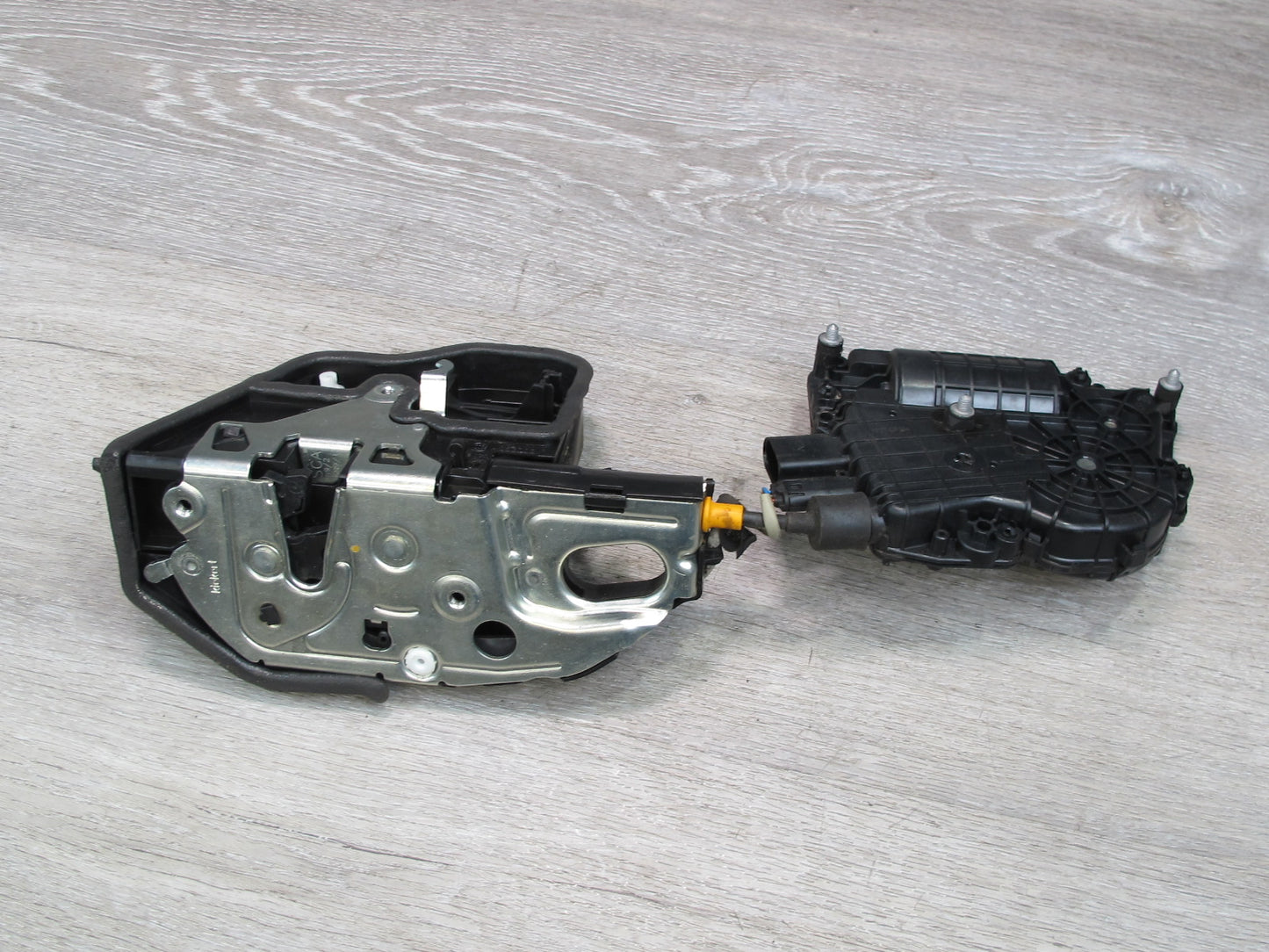2008-2014 BMW E71 E72 X6 Rear Left Door Lock Latch Actuator w Soft Close