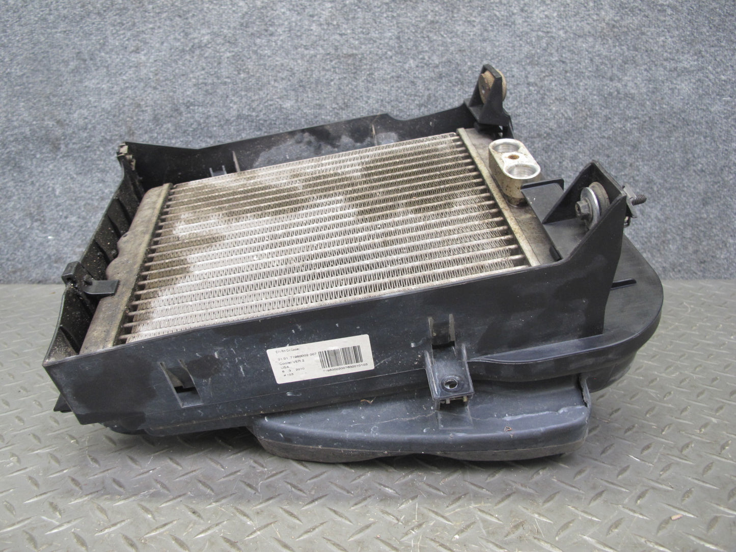 2008-2014 BMW E71 E72 X6 N63 Engine Right Oil Cooler w Shroud