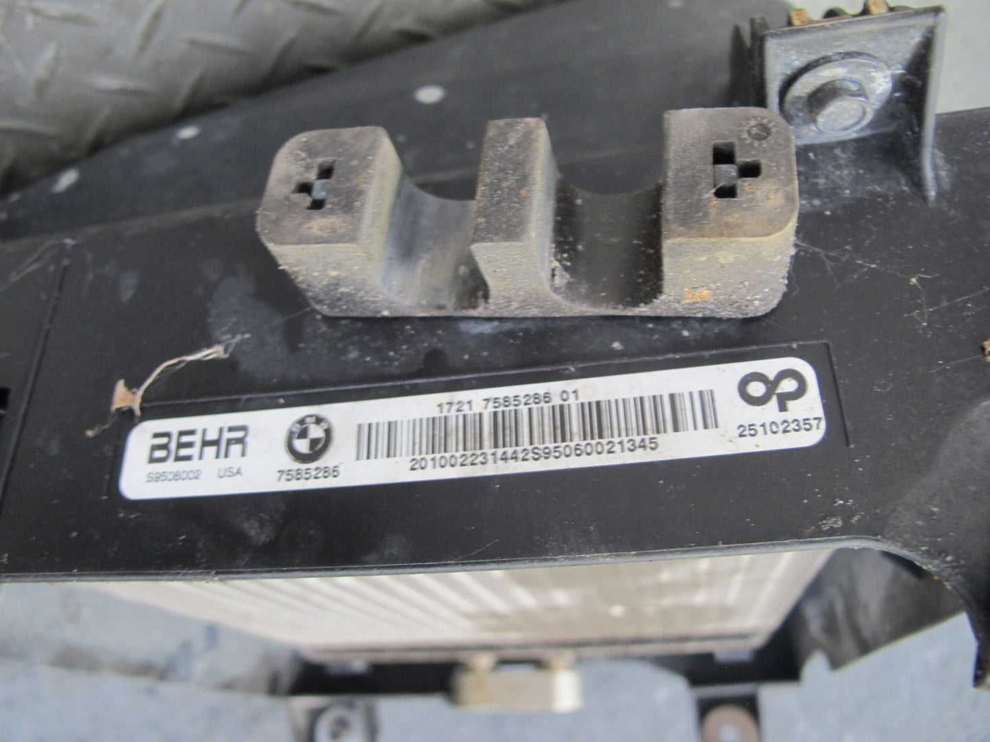 2008-2014 BMW E71 E72 X6 N63 Engine Right Oil Cooler w Shroud