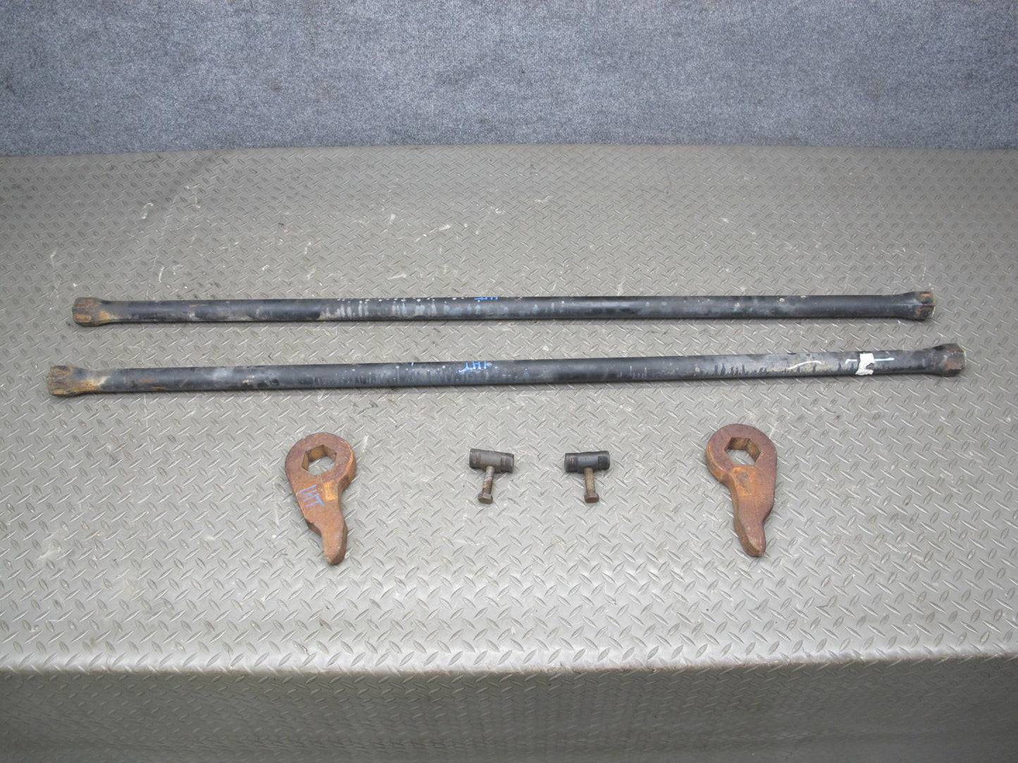 2003-2009 Hummer H2 Front Right & Left Side Torsion Bar Strut Brace W/ Mount Set