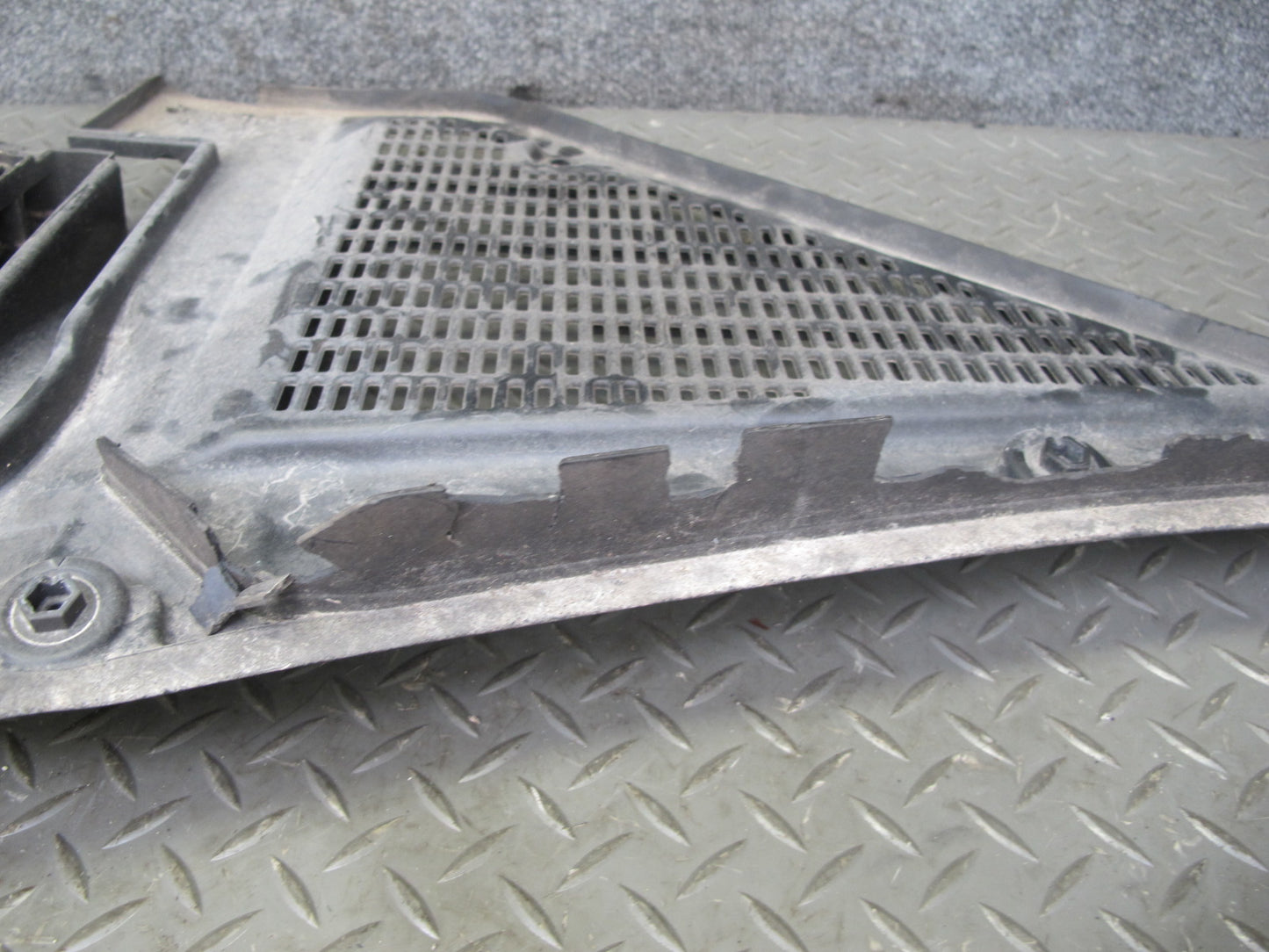 08-14 BMW E71 E72 X6 Front Windshield Left & Right Vent Cowl Grille Cover Set