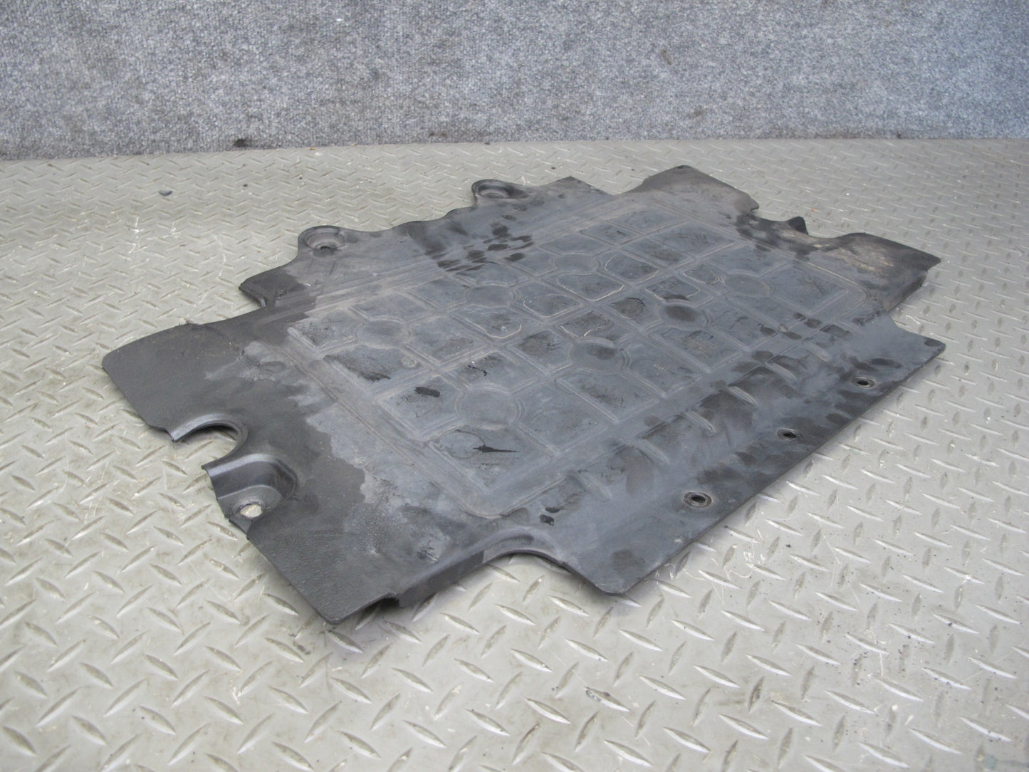 2017-2020 Maserati Levante M161 Under Engine Splash Shield Guard 670032848