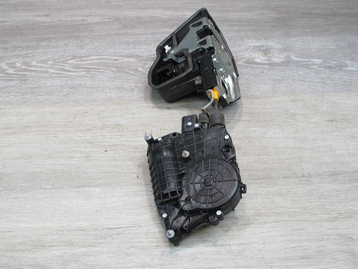 2008-2014 BMW E71 E72 X6 Rear Right Door Lock Latch Actuator w Soft Close