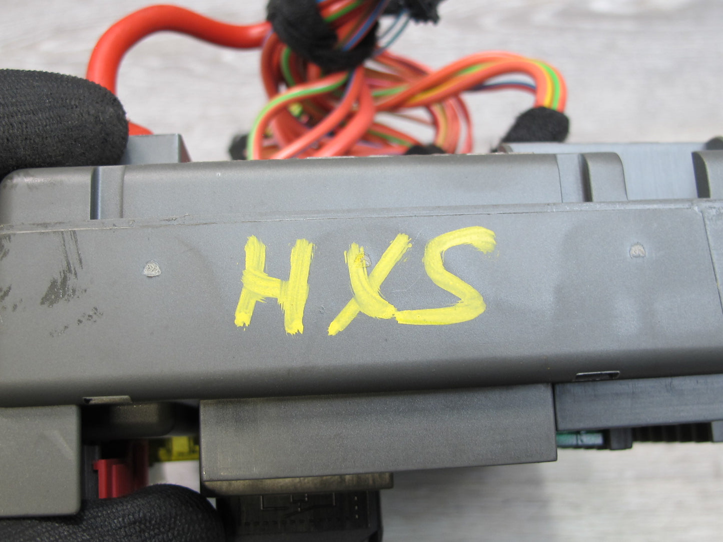 2008-2014 BMW E71 E72 X6 Rear Power Distribution Fuse Relay Box 6931687