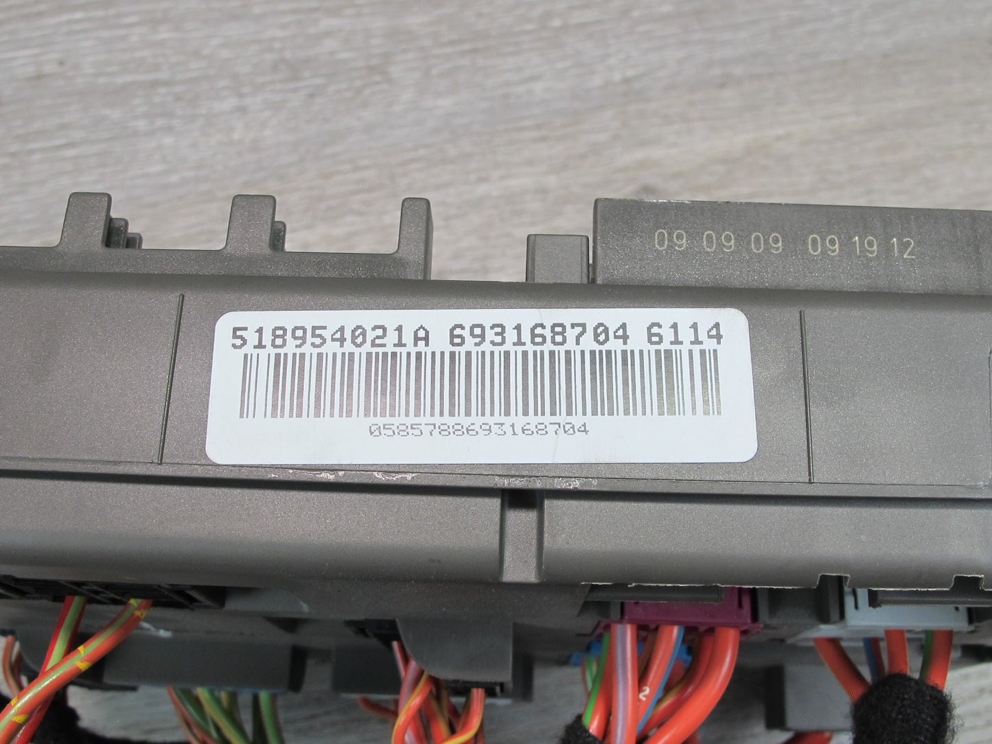 2008-2014 BMW E71 E72 X6 Rear Power Distribution Fuse Relay Box 6931687