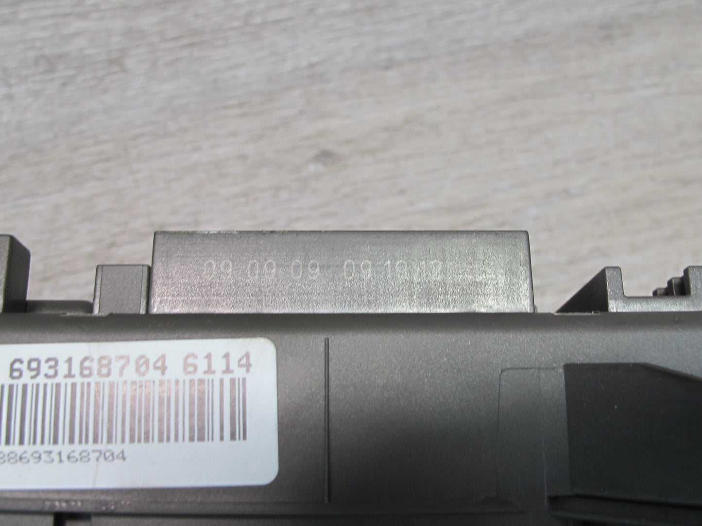 2008-2014 BMW E71 E72 X6 Rear Power Distribution Fuse Relay Box 6931687