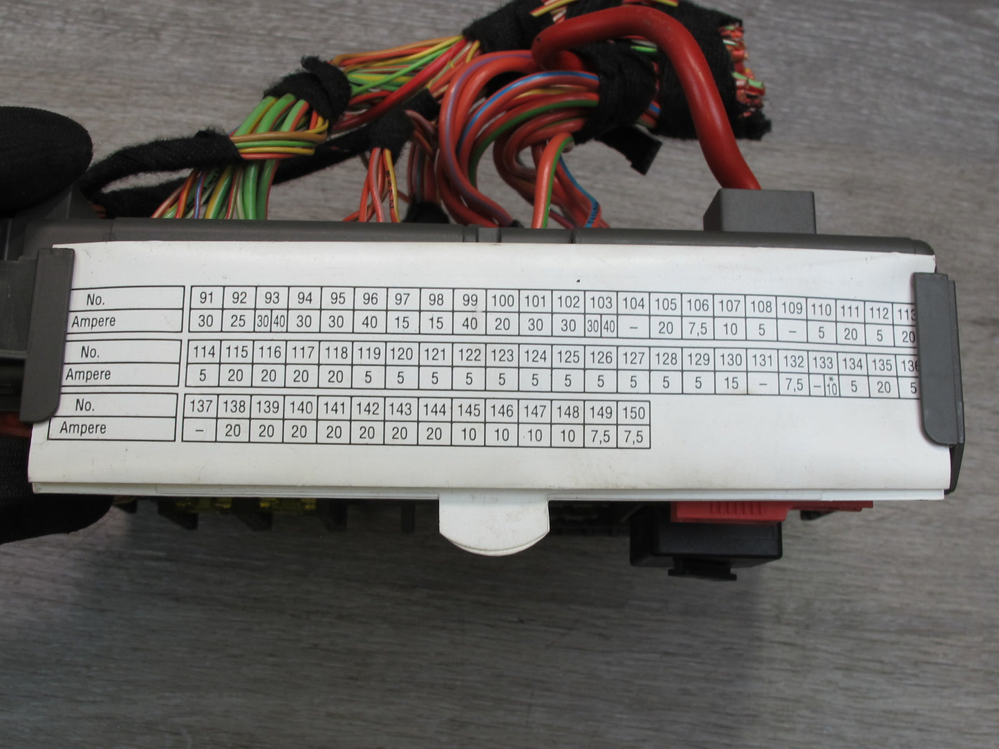 2008-2014 BMW E71 E72 X6 Rear Power Distribution Fuse Relay Box 6931687