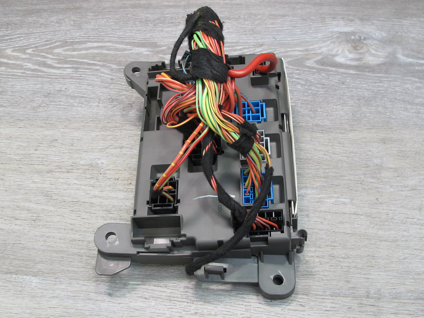 2008-2014 BMW E71 E72 X6 Rear Power Distribution Fuse Relay Box 6931687